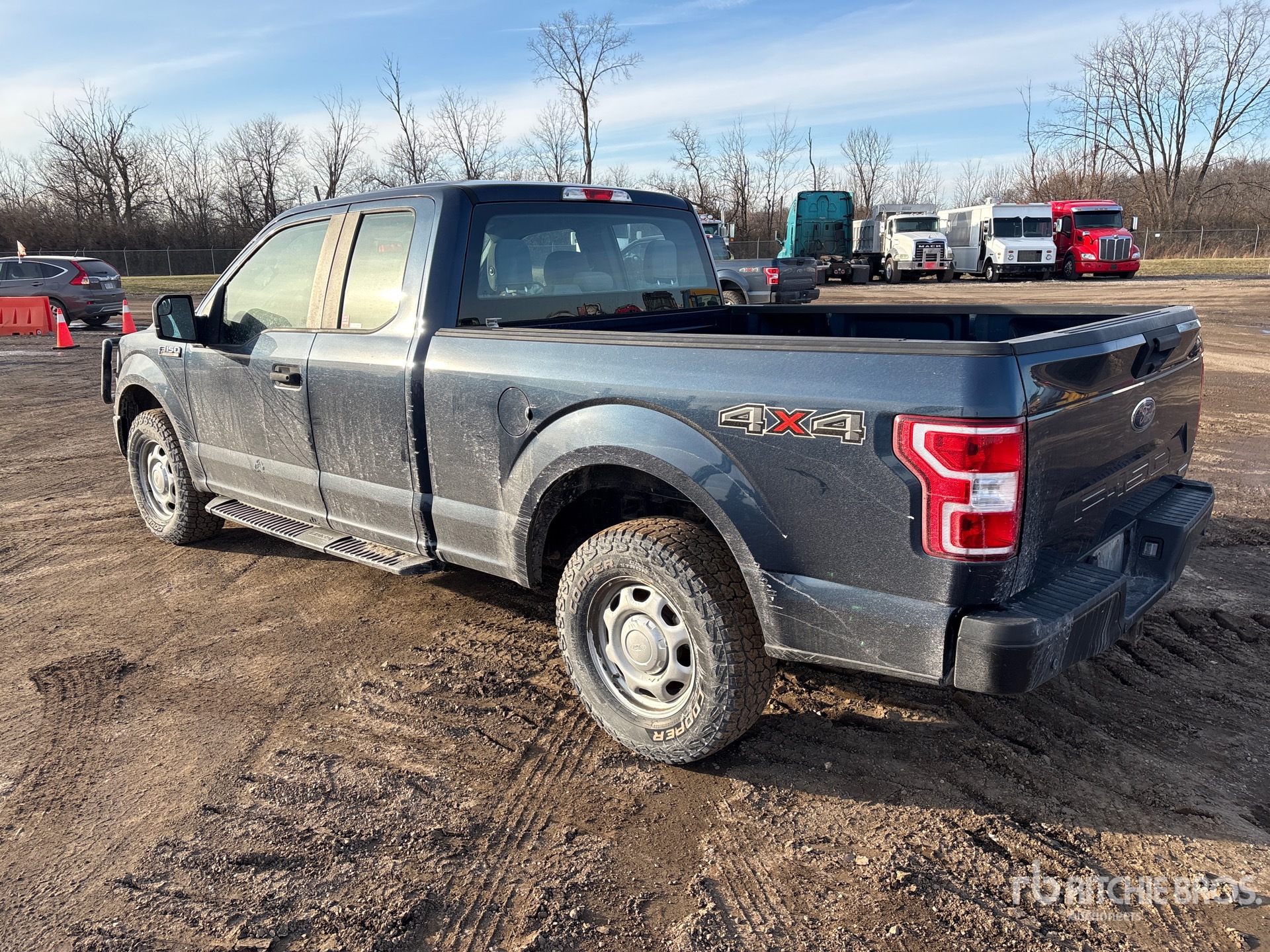 General Appearance with Foto, angolo posteriore sinistro