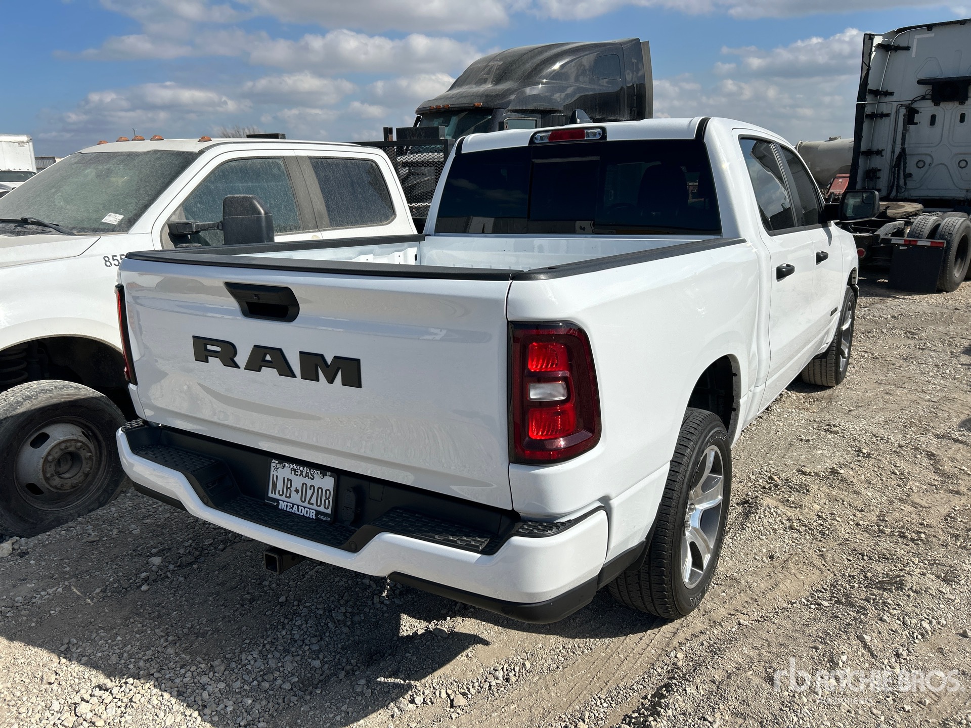 Aspect général with Image, coin arrière droit