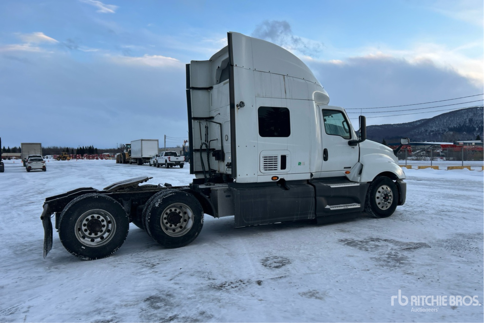 General Appearance with Foto, angolo anteriore sinistro