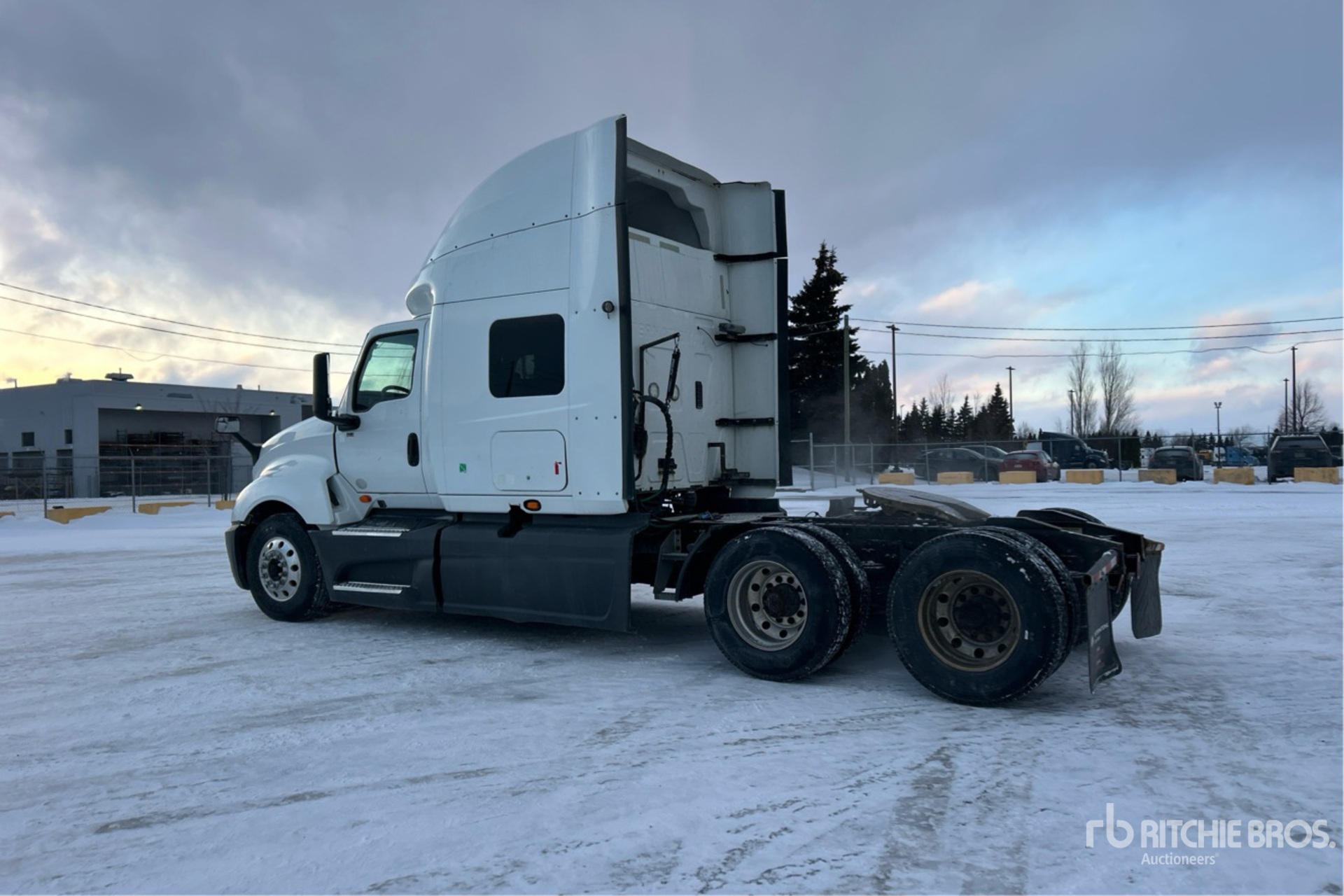 General Appearance with Foto, angolo posteriore sinistro