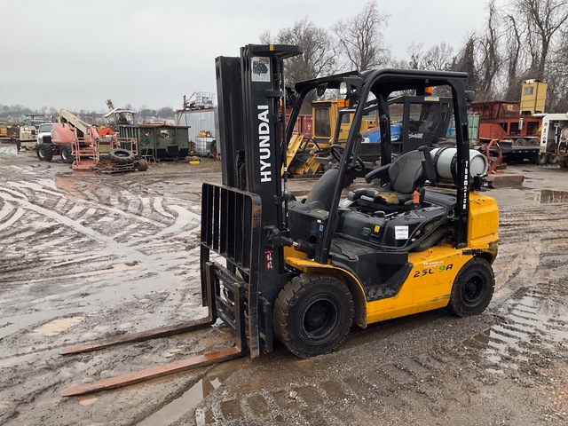 2020 Hyundai 25L-9A 4830 lb Pneumatic Tire Forklift