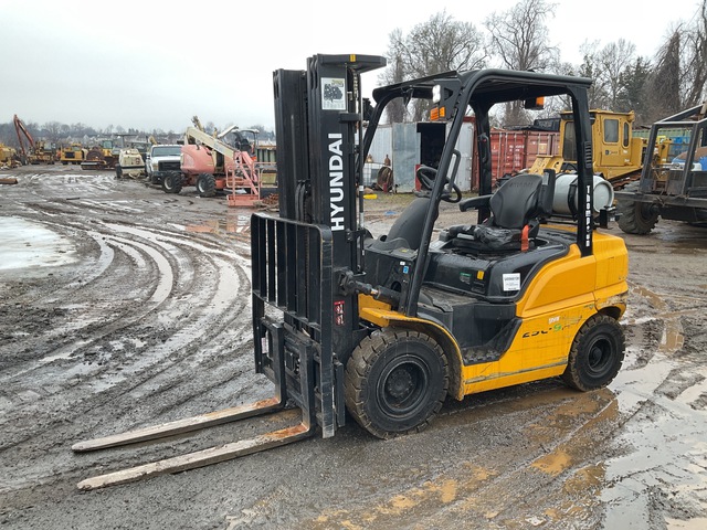 2019 Hyundai 25L-9A 4940 lb Pneumatic Tire Forklift
