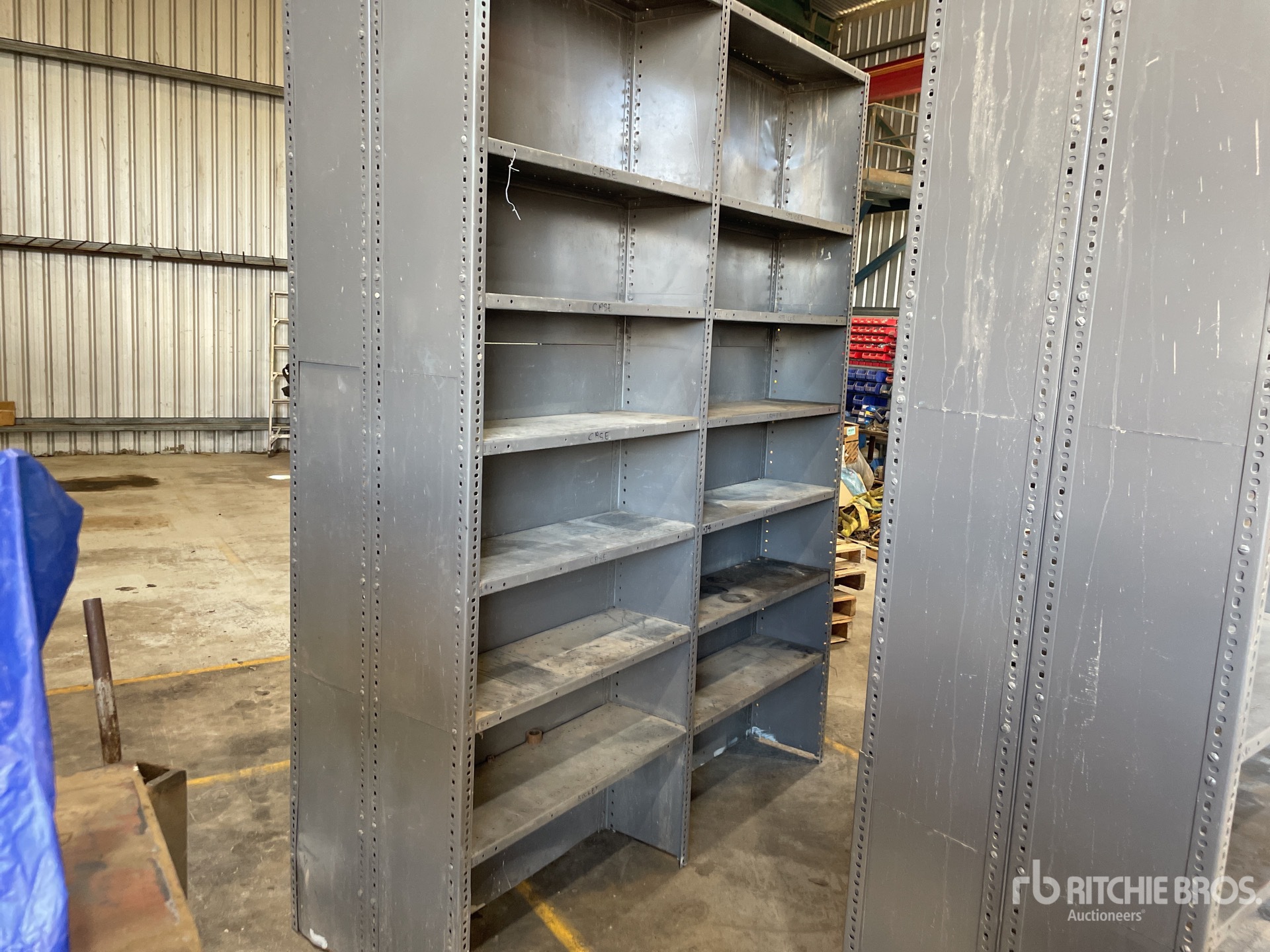 General Appearance with Bild, Ecke vorne rechts