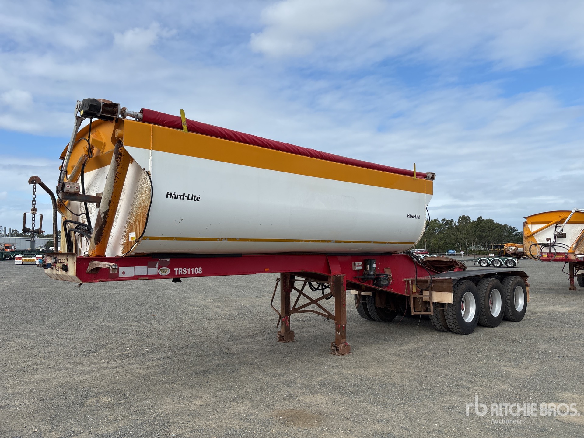 Aspect général with Image, coin avant droit