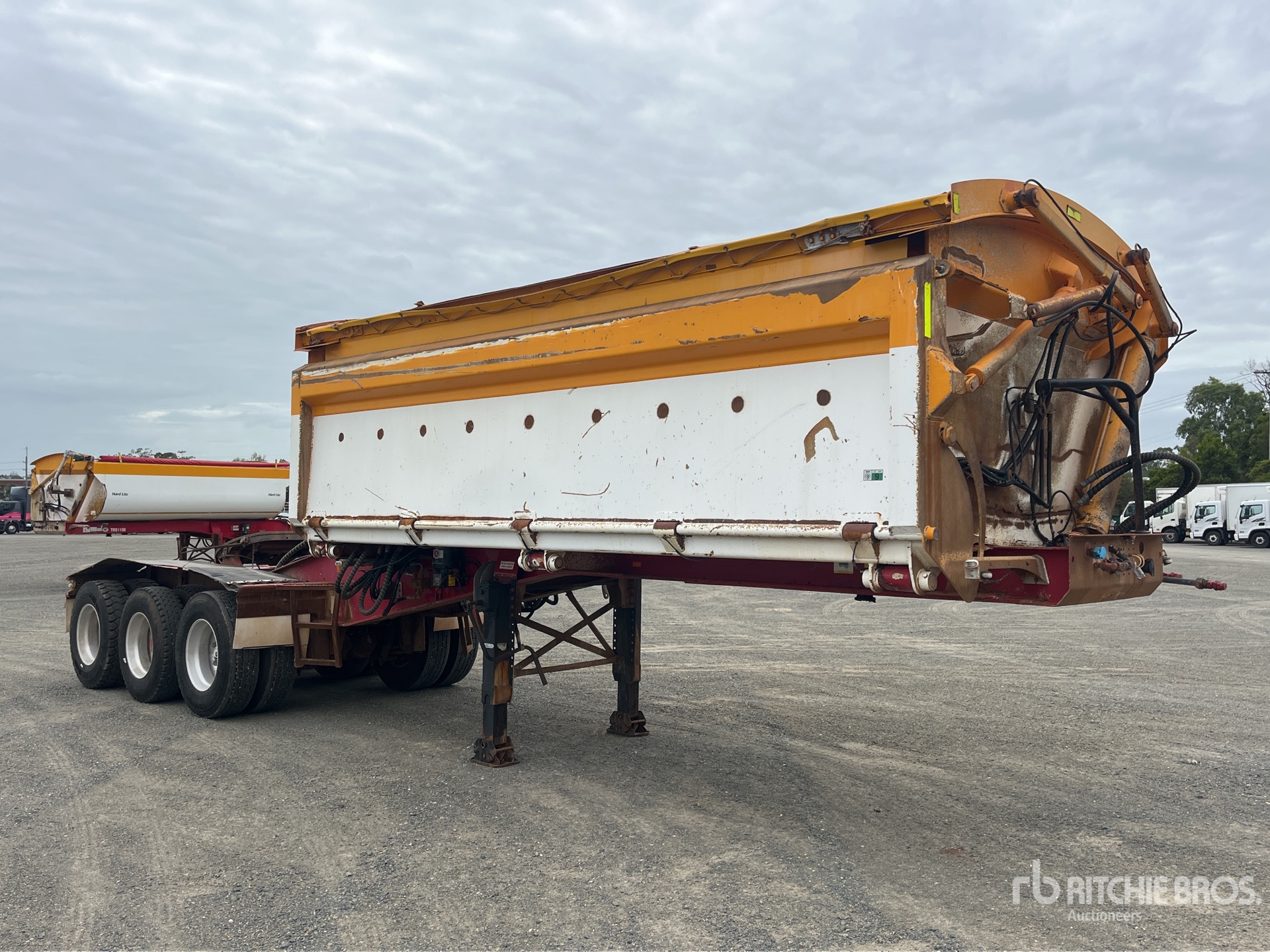 General Appearance with Bild, Ecke vorne links