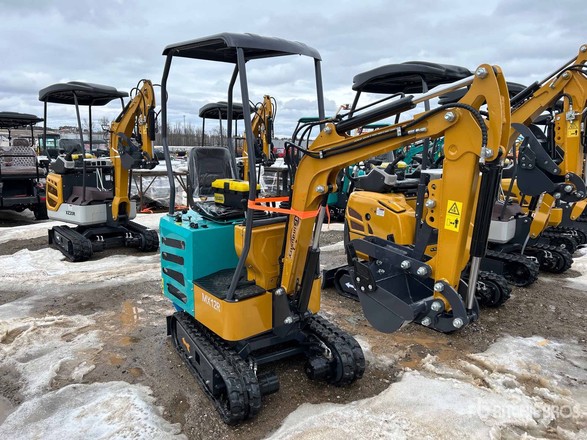 General Appearance with Picture, Right Front Corner