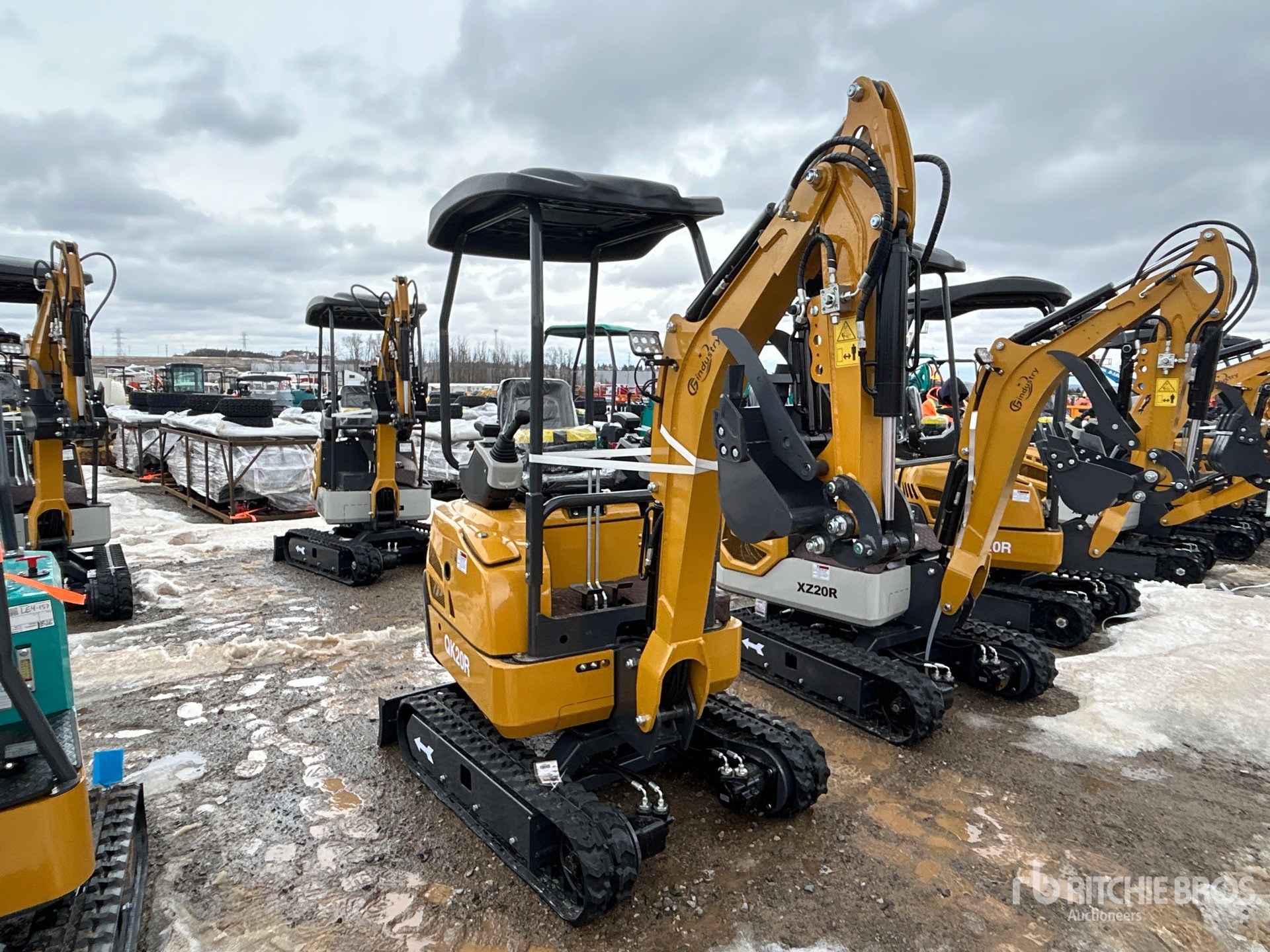 General Appearance with Picture, Right Front Corner