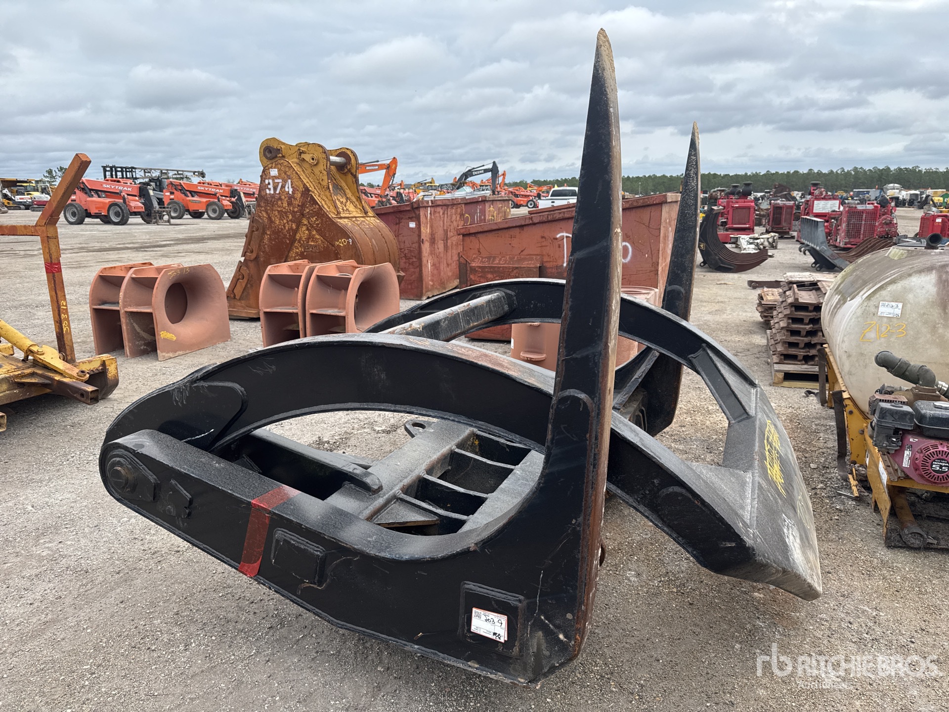 General Appearance with Foto, angolo posteriore sinistro