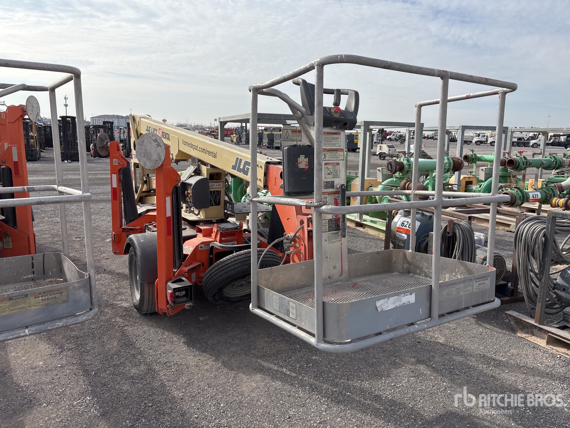 General Appearance with Foto, angolo posteriore sinistro