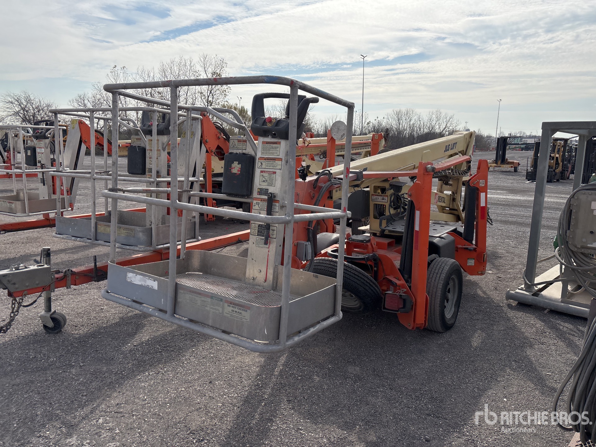 General Appearance with Foto, angolo anteriore sinistro