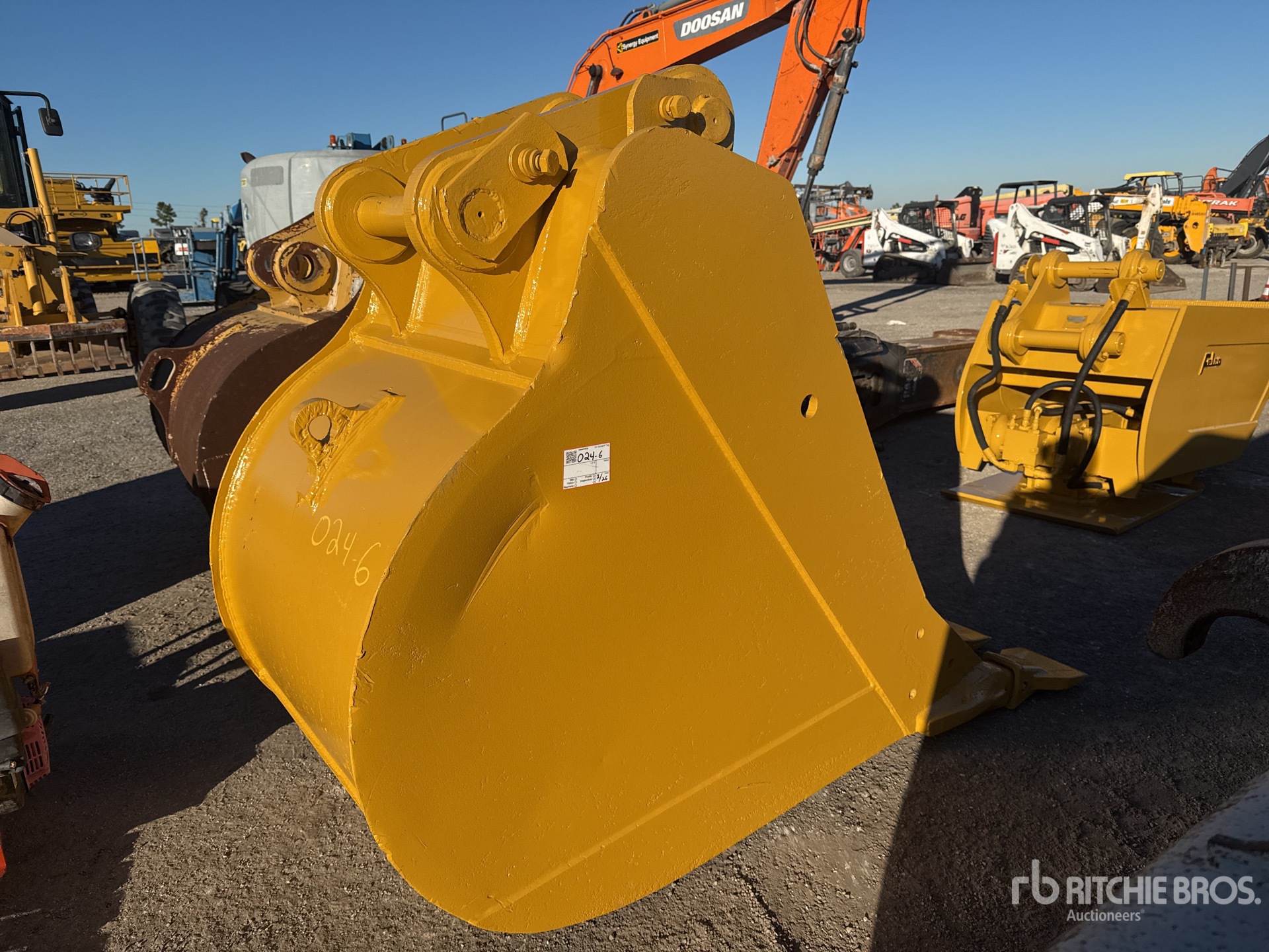 General Appearance with Bild, Ecke hinten links