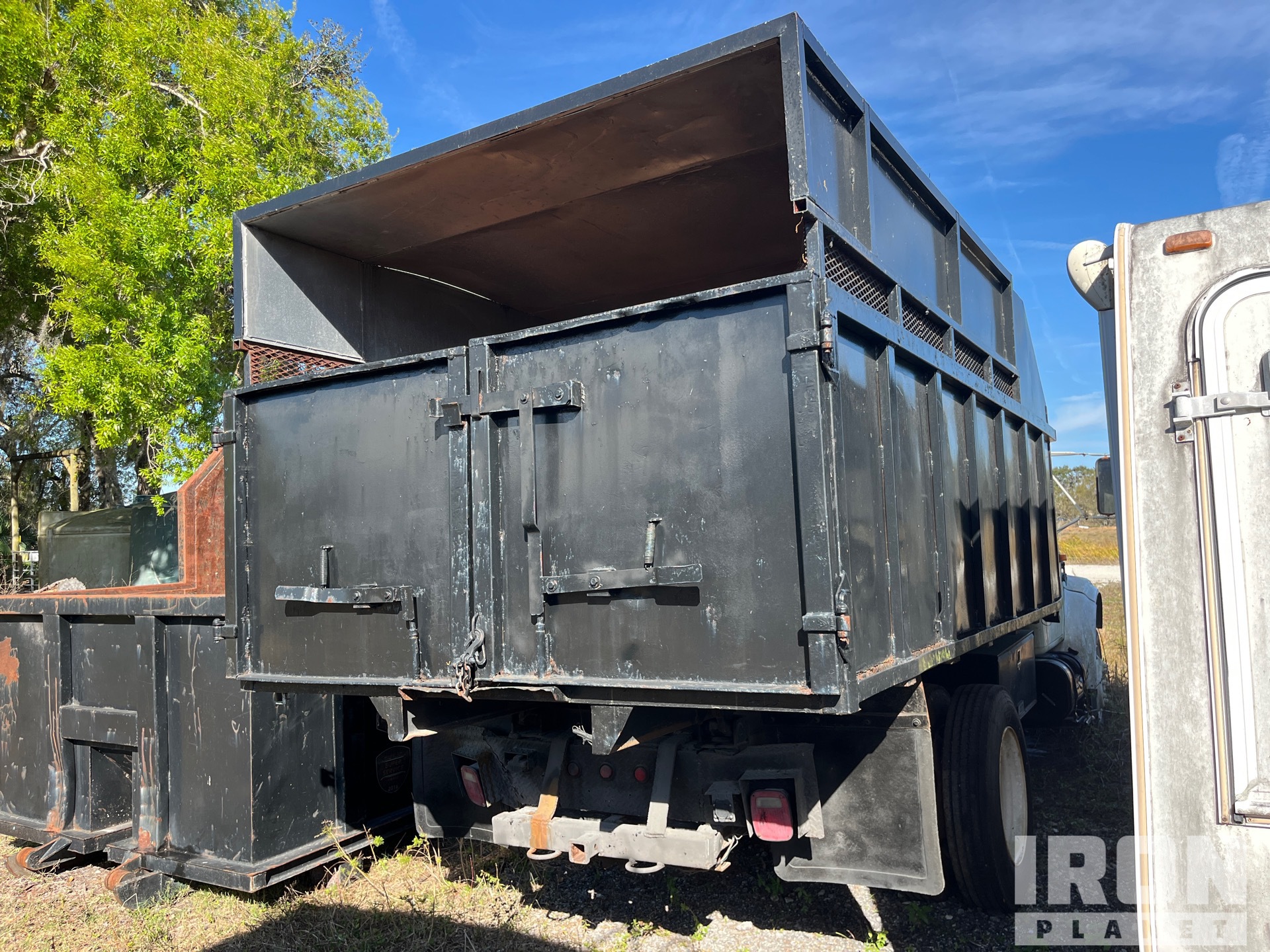 General Appearance with Bild, Ecke hinten rechts