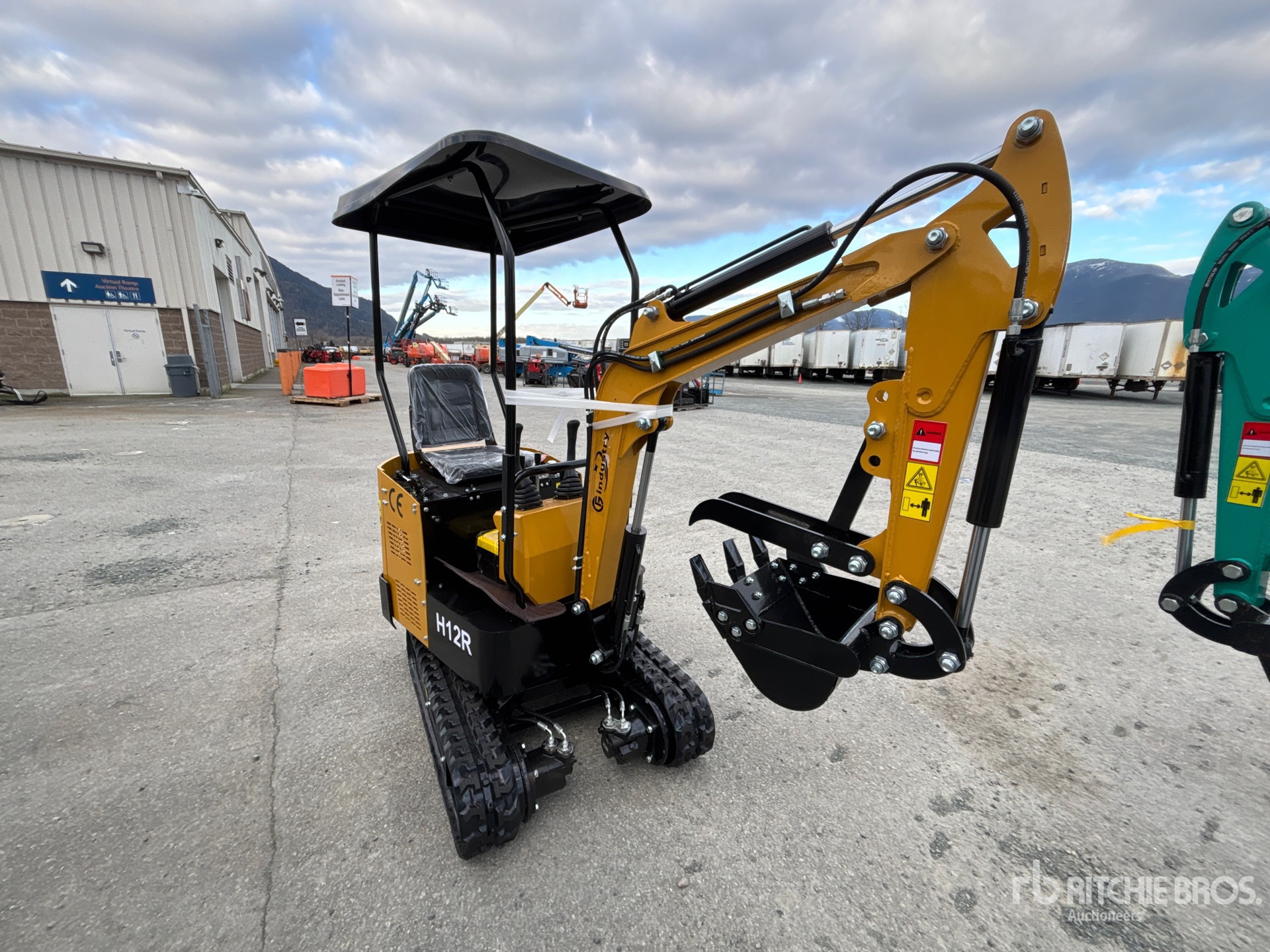 General Appearance with Picture, Right Front Corner