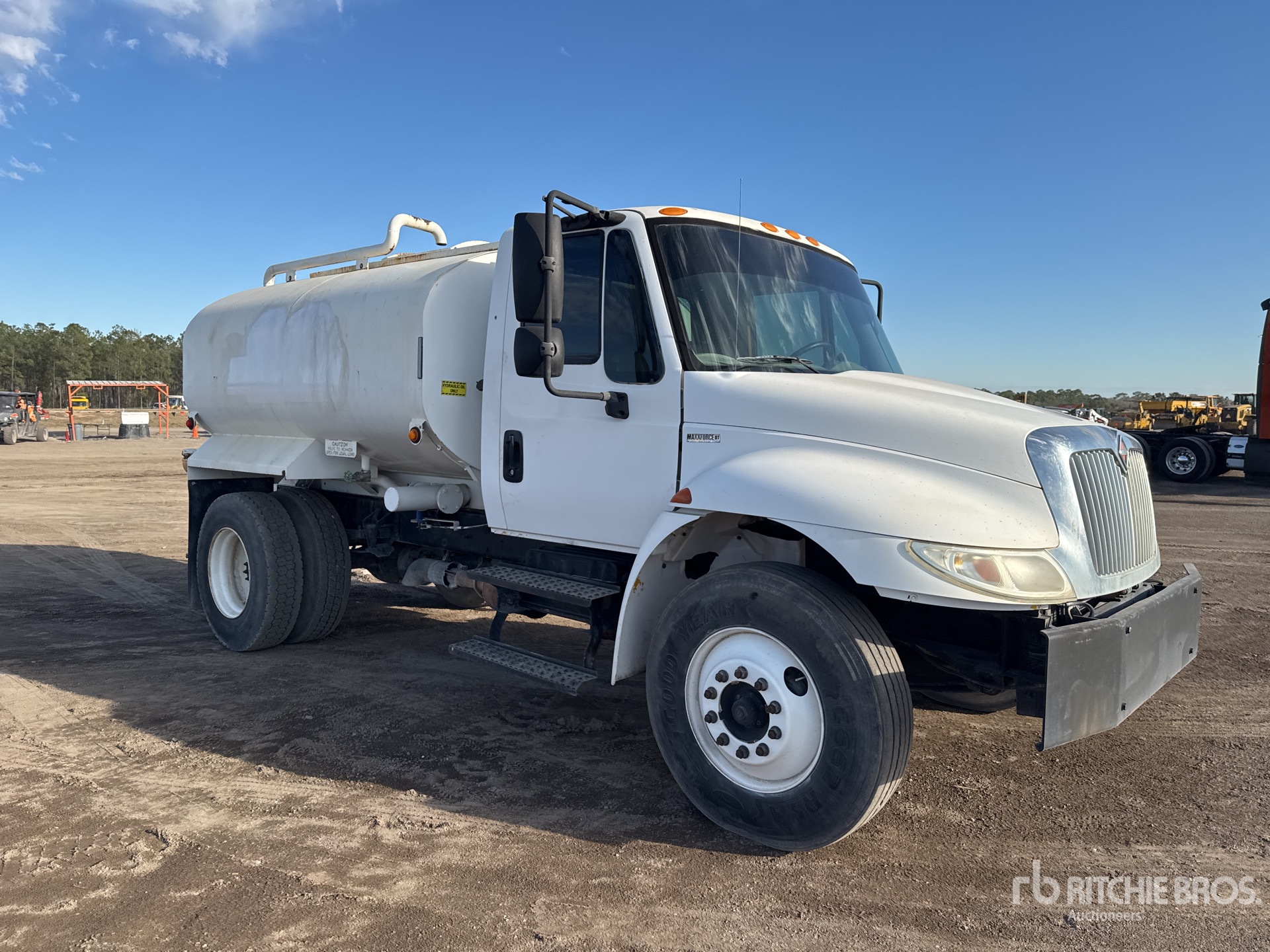 Aspect général with Image, coin avant droit