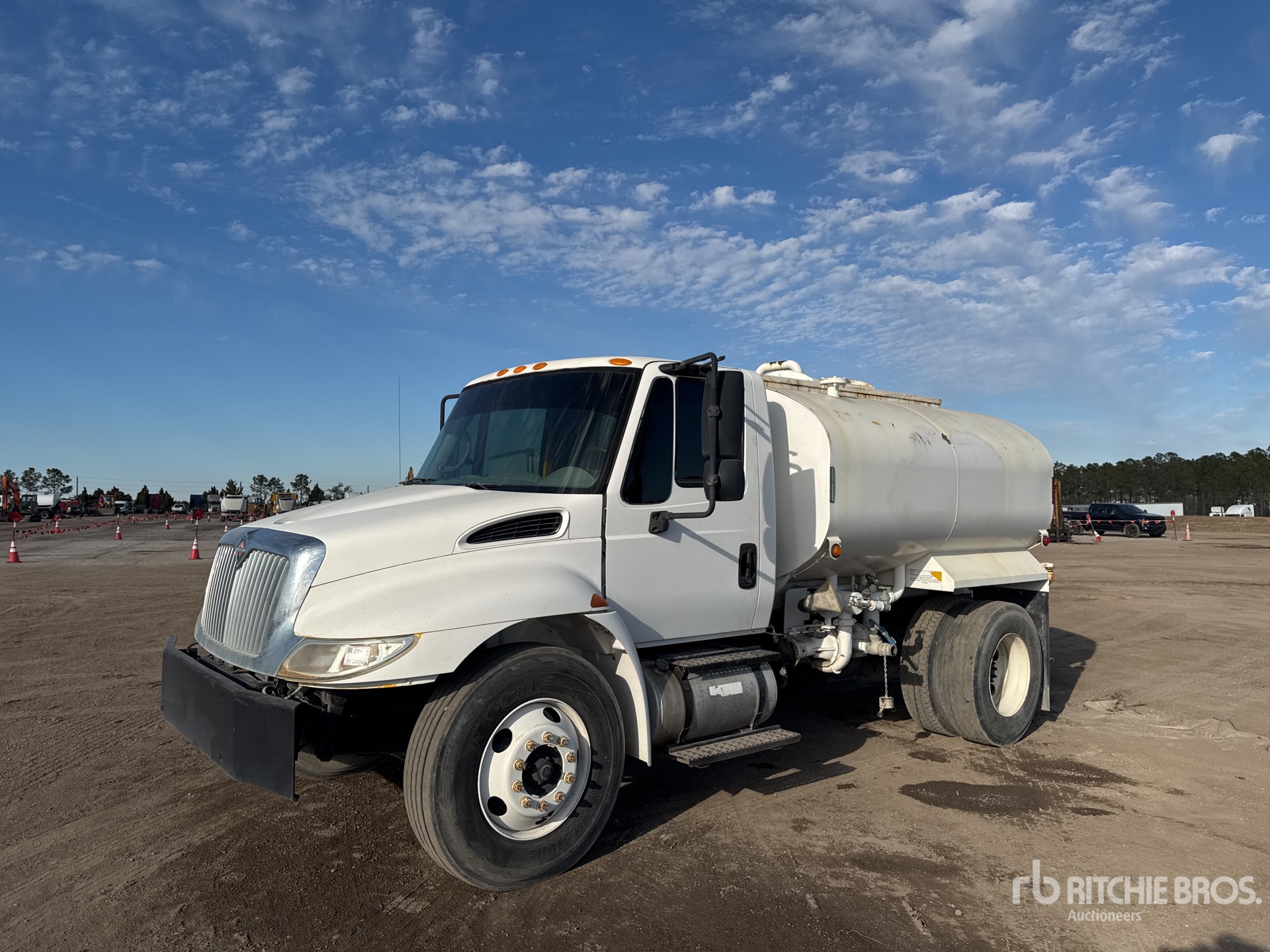 Aspect général with Image, coin avant gauche