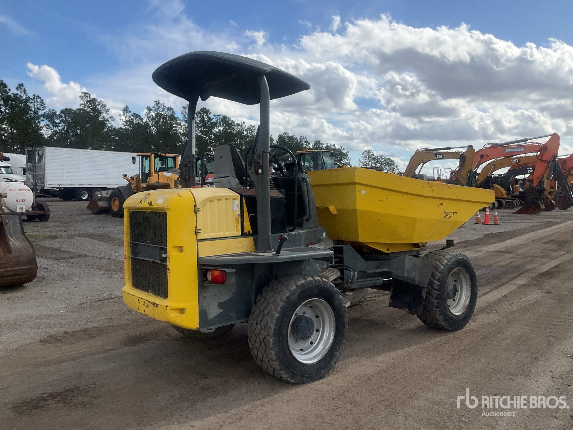 General Appearance with Foto, angolo anteriore sinistro