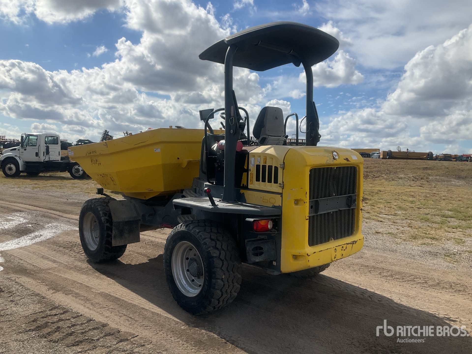 General Appearance with Foto, angolo posteriore sinistro