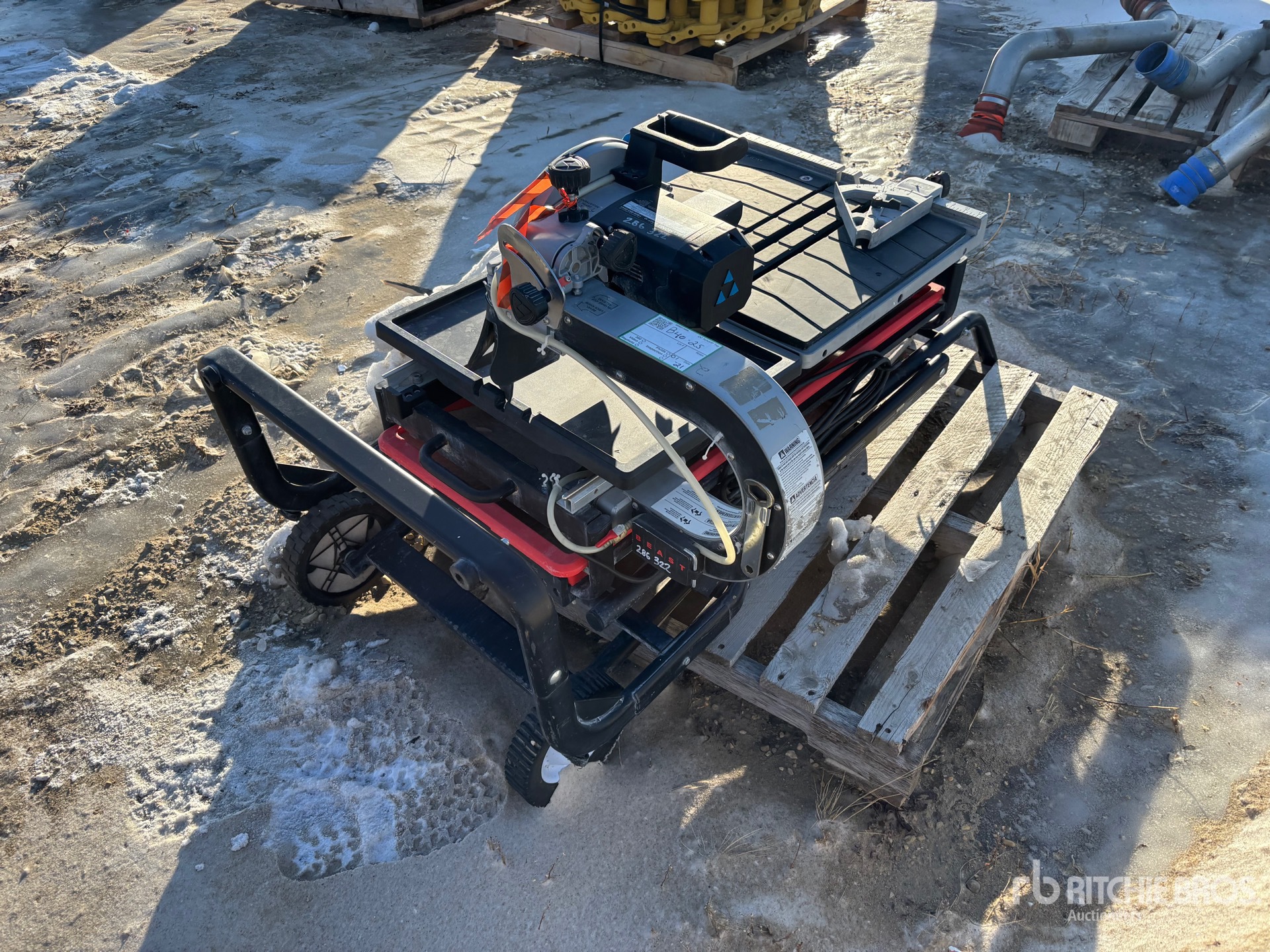 General Appearance with Bild, Ecke hinten links