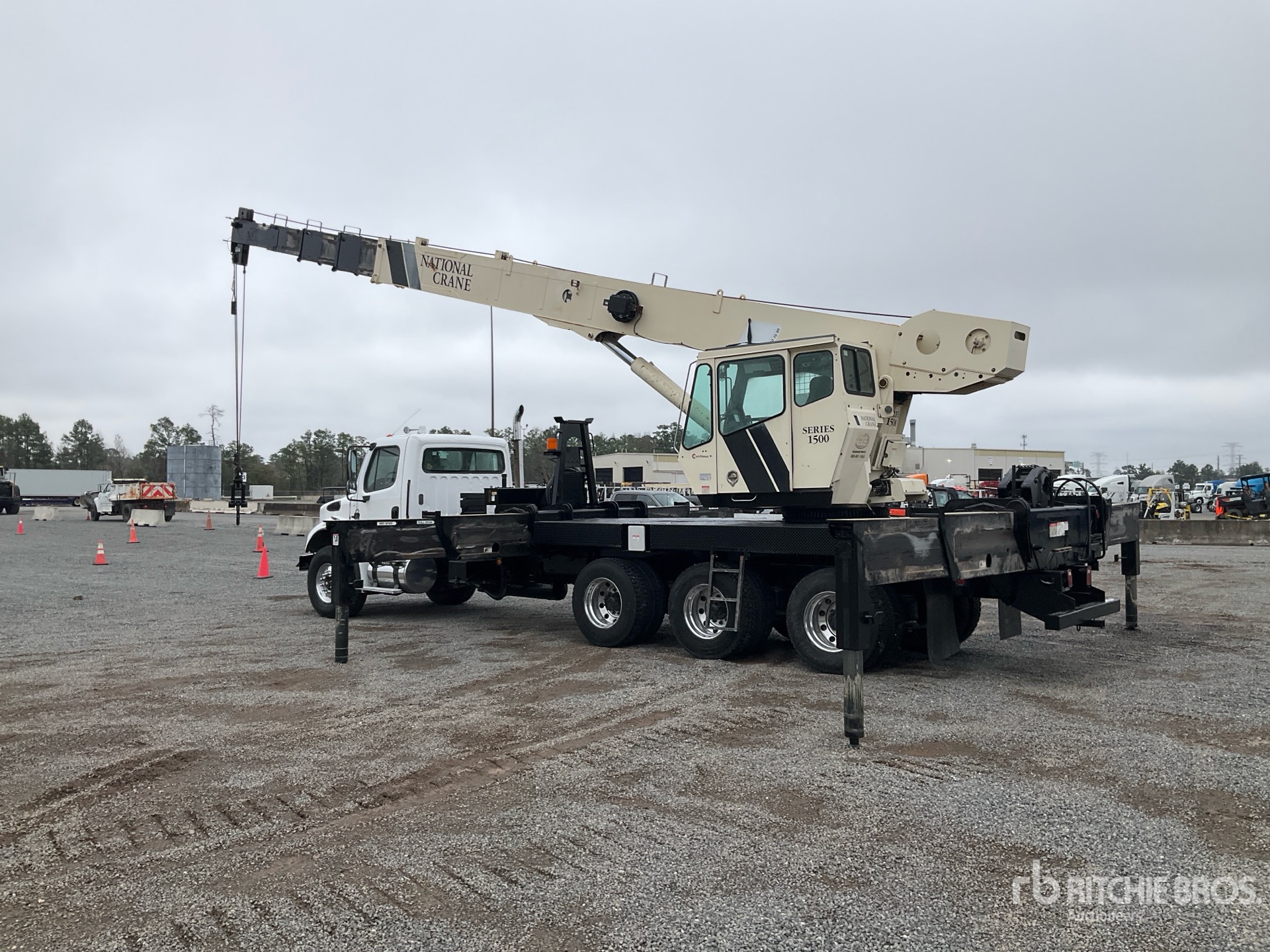 General Appearance with Foto, angolo posteriore sinistro