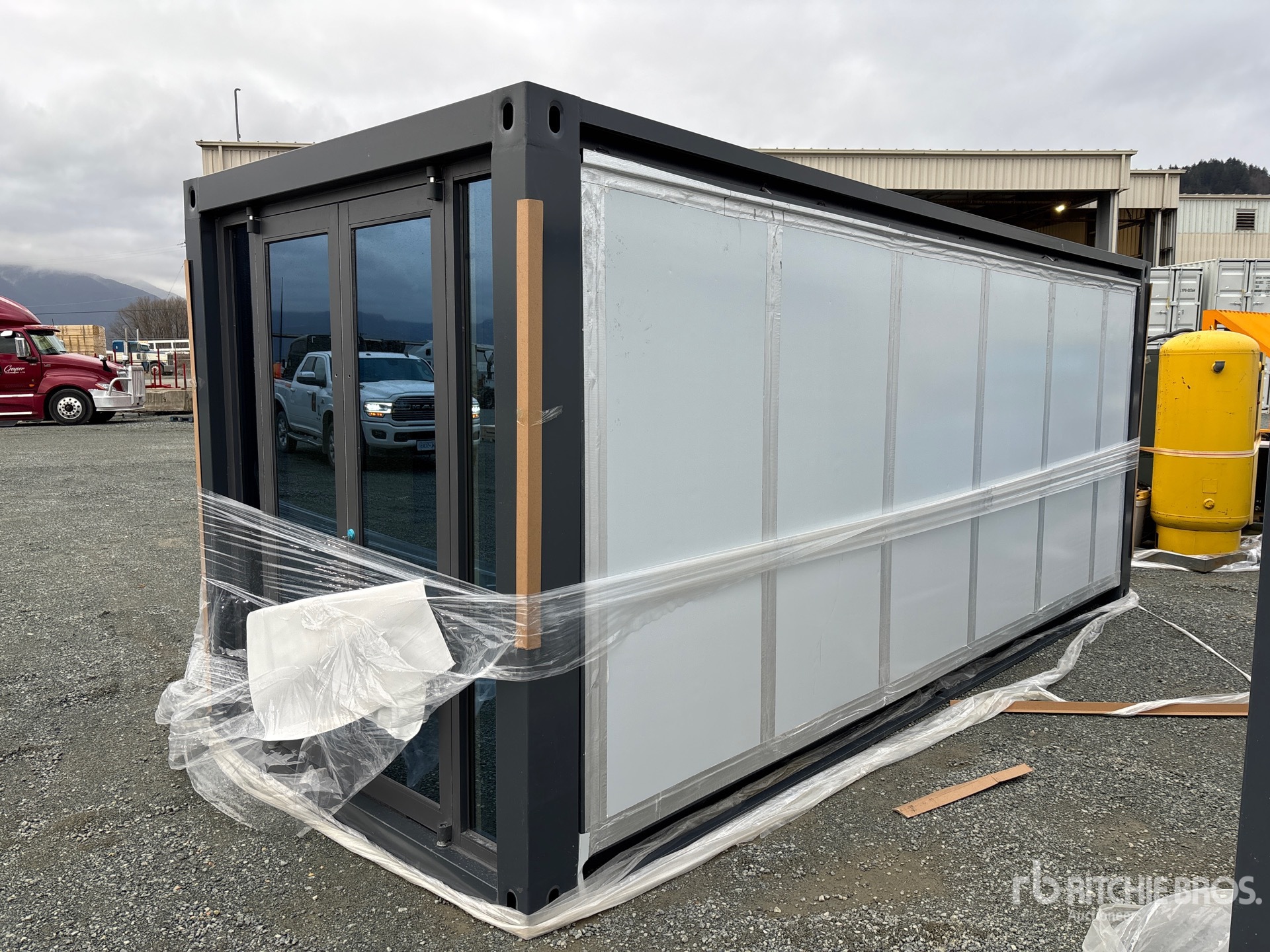 General Appearance with Foto, angolo anteriore sinistro