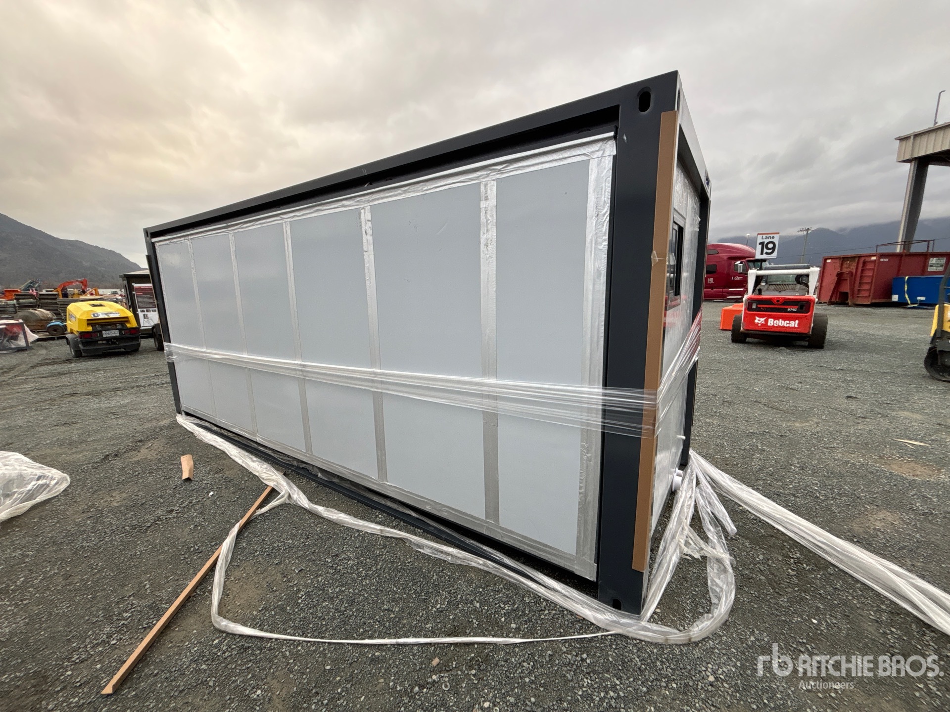 General Appearance with Foto, angolo posteriore sinistro