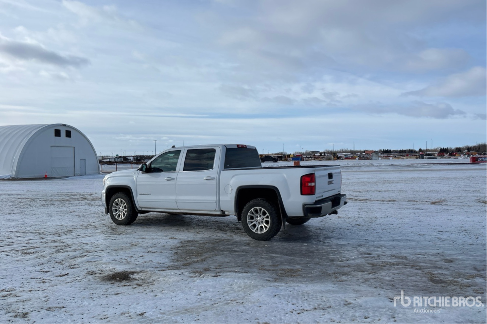 General Appearance with Foto, angolo posteriore sinistro