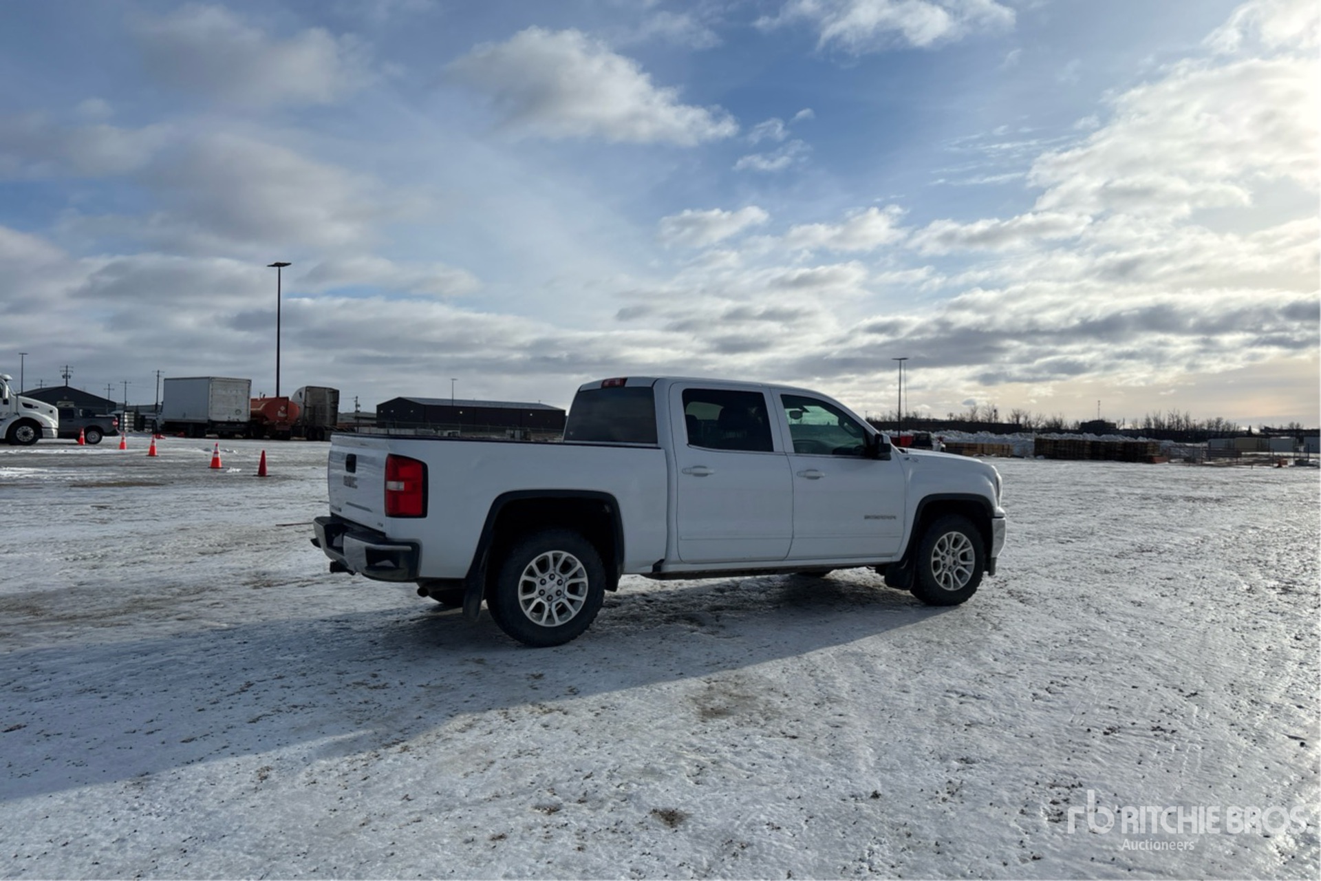 General Appearance with Foto, angolo anteriore sinistro