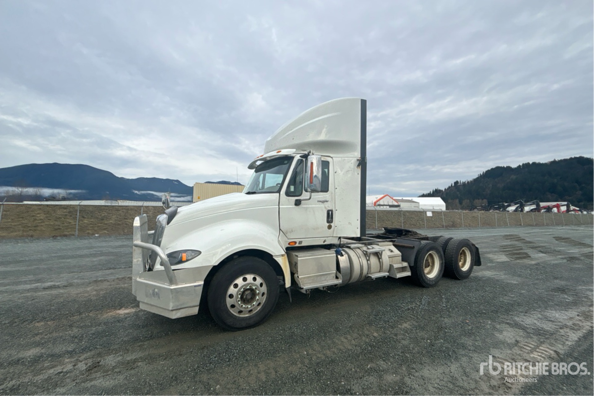 General Appearance with Bild, Ecke vorne links