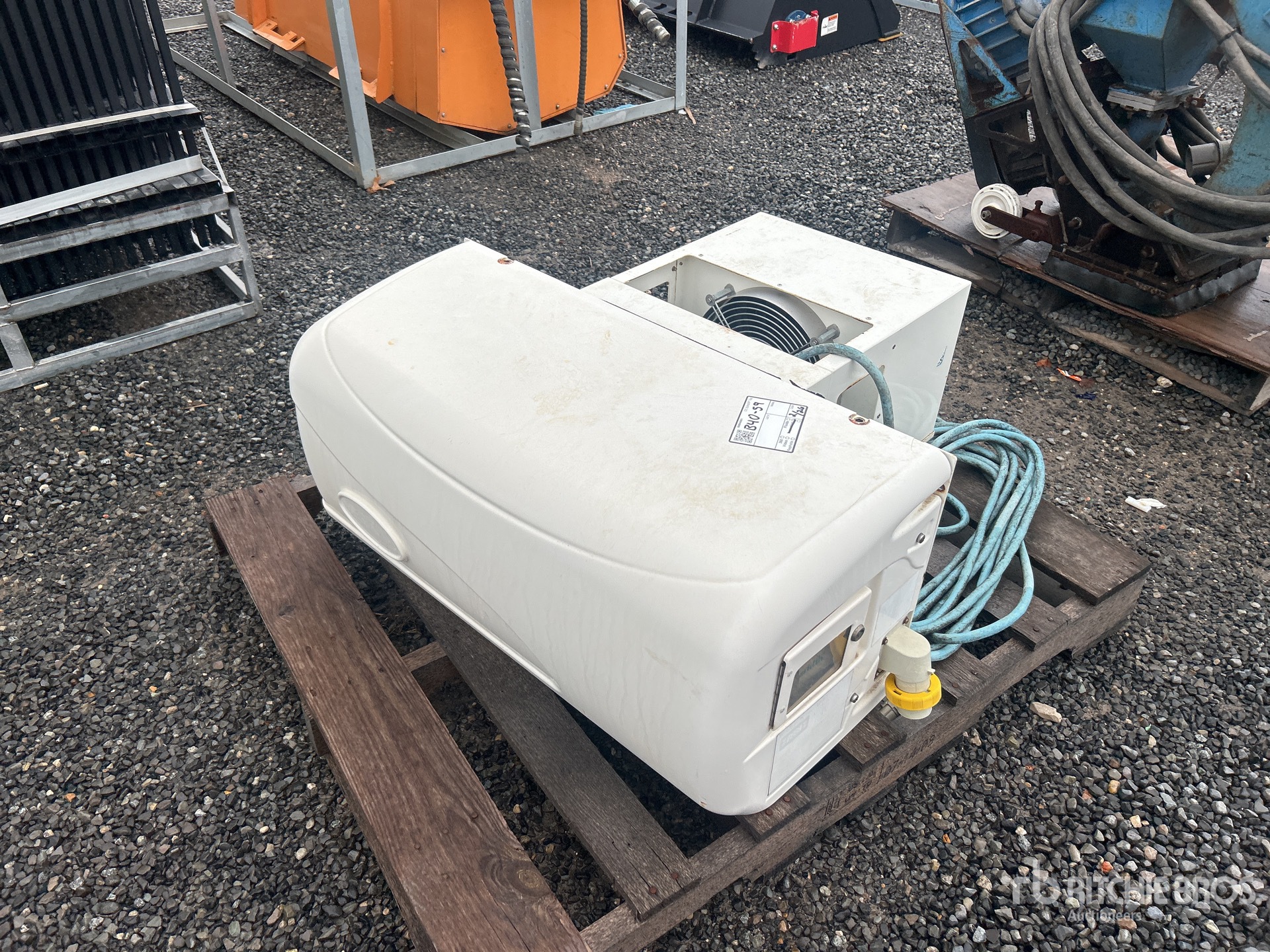 General Appearance with Bild, Ecke vorne links