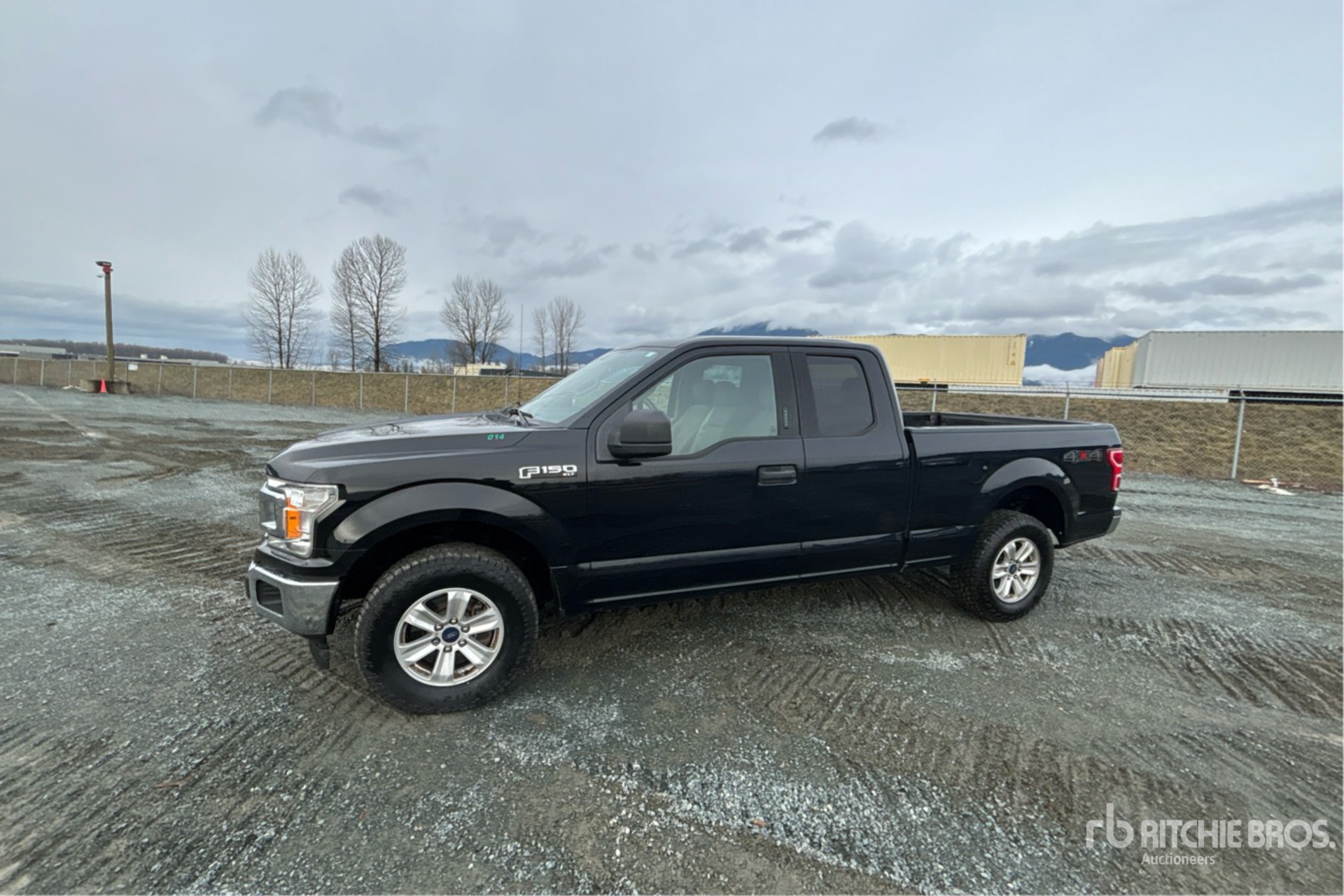 General Appearance with Bild, Ecke vorne links