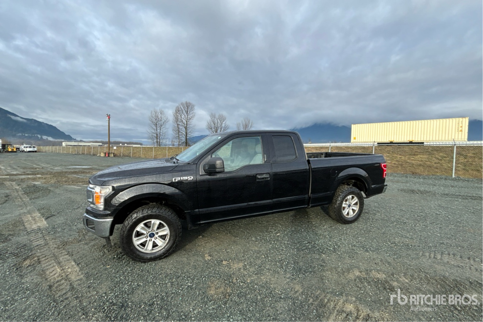 General Appearance with Bild, Ecke vorne links