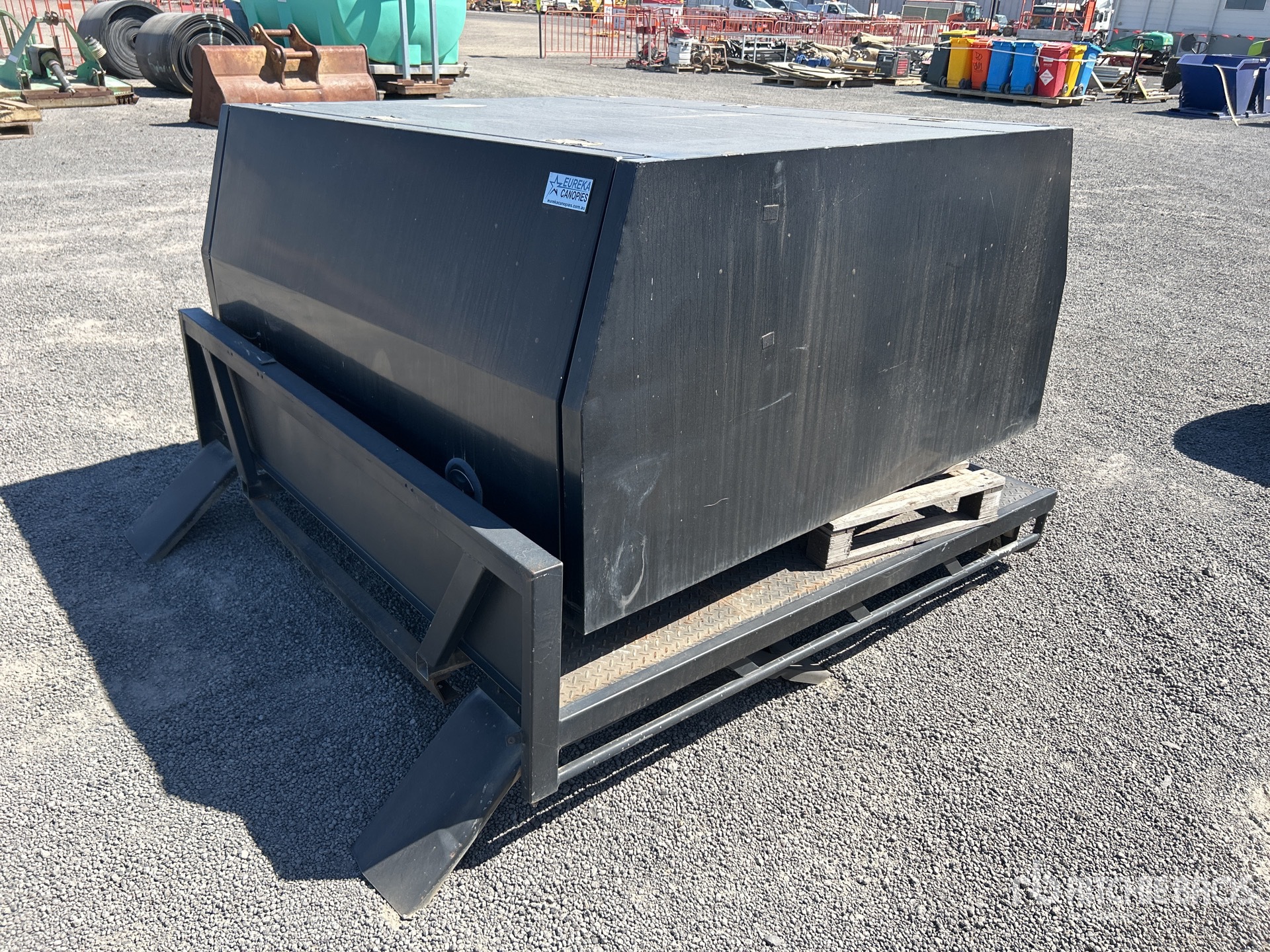 General Appearance with Image, coin avant gauche