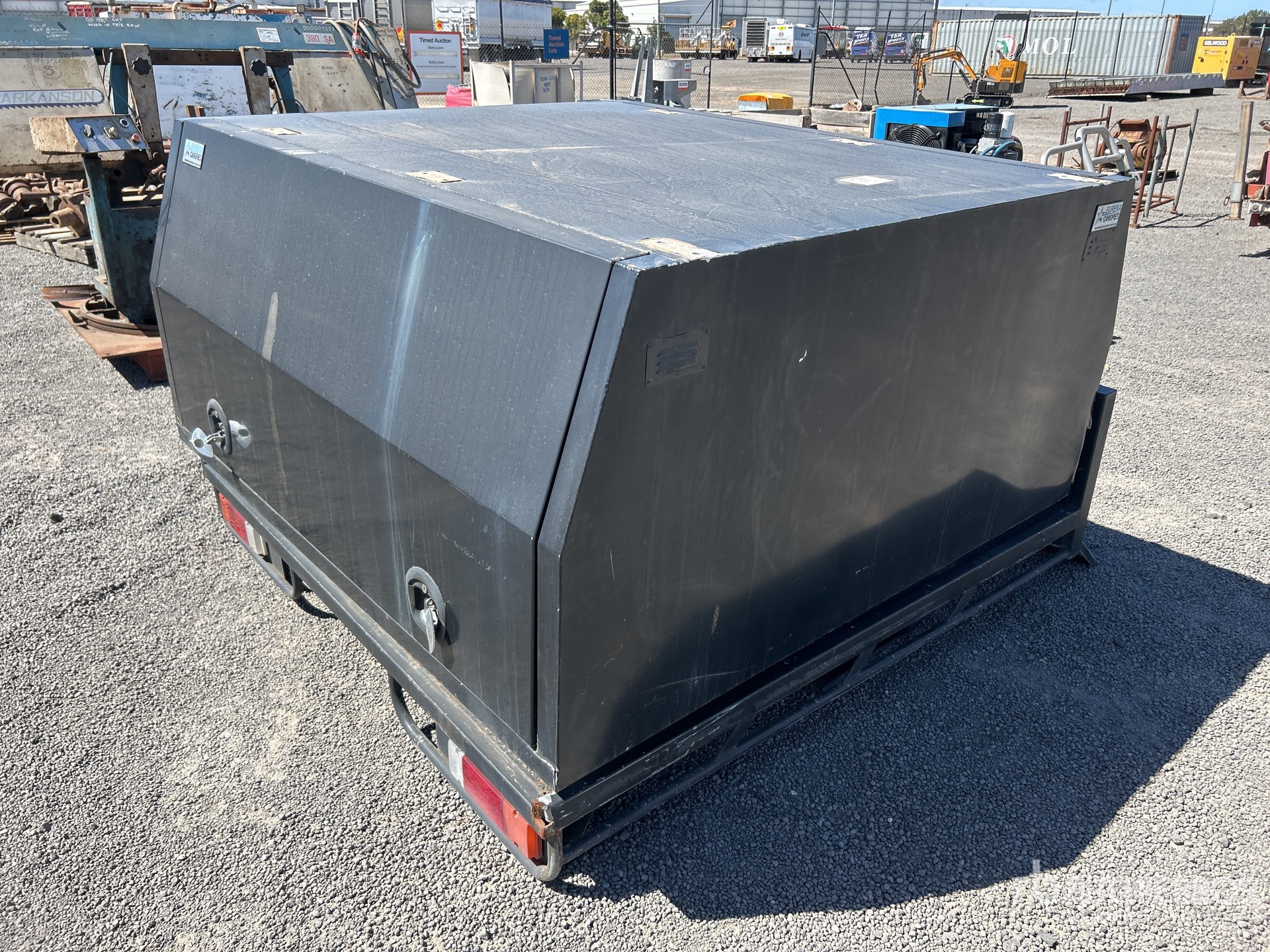 General Appearance with Image, coin arrière droit