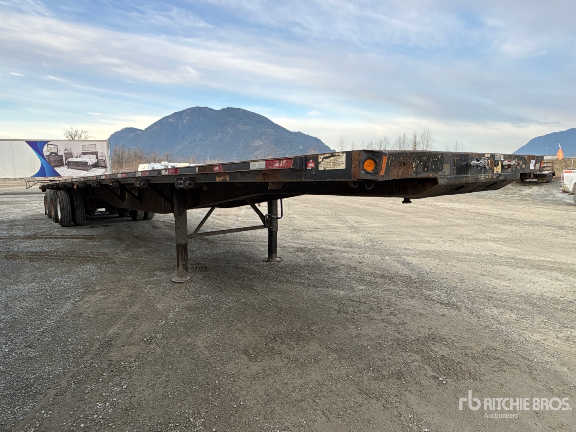 General Appearance with Bild, Ecke vorne rechts