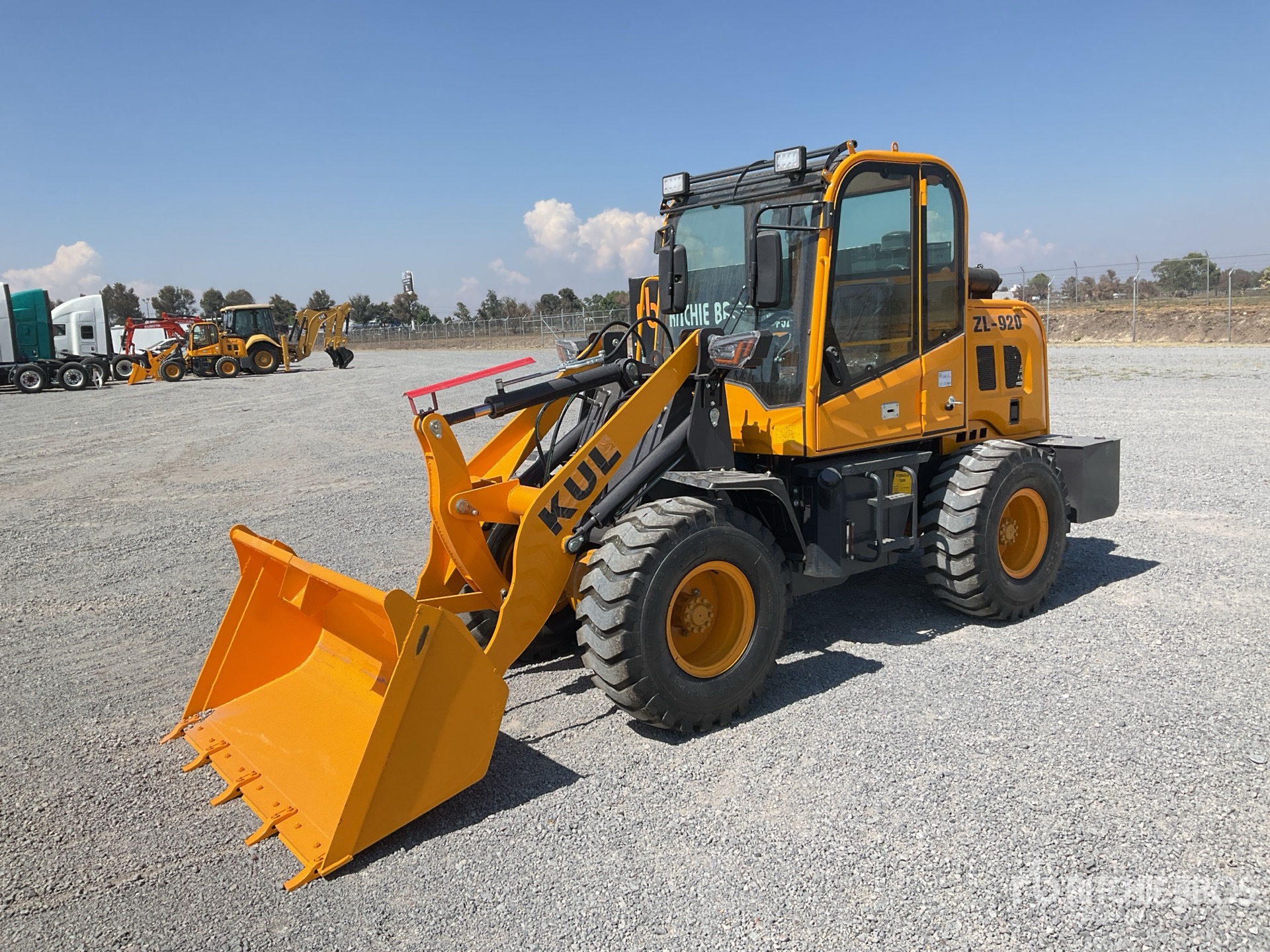 General Appearance with Foto, angolo anteriore sinistro