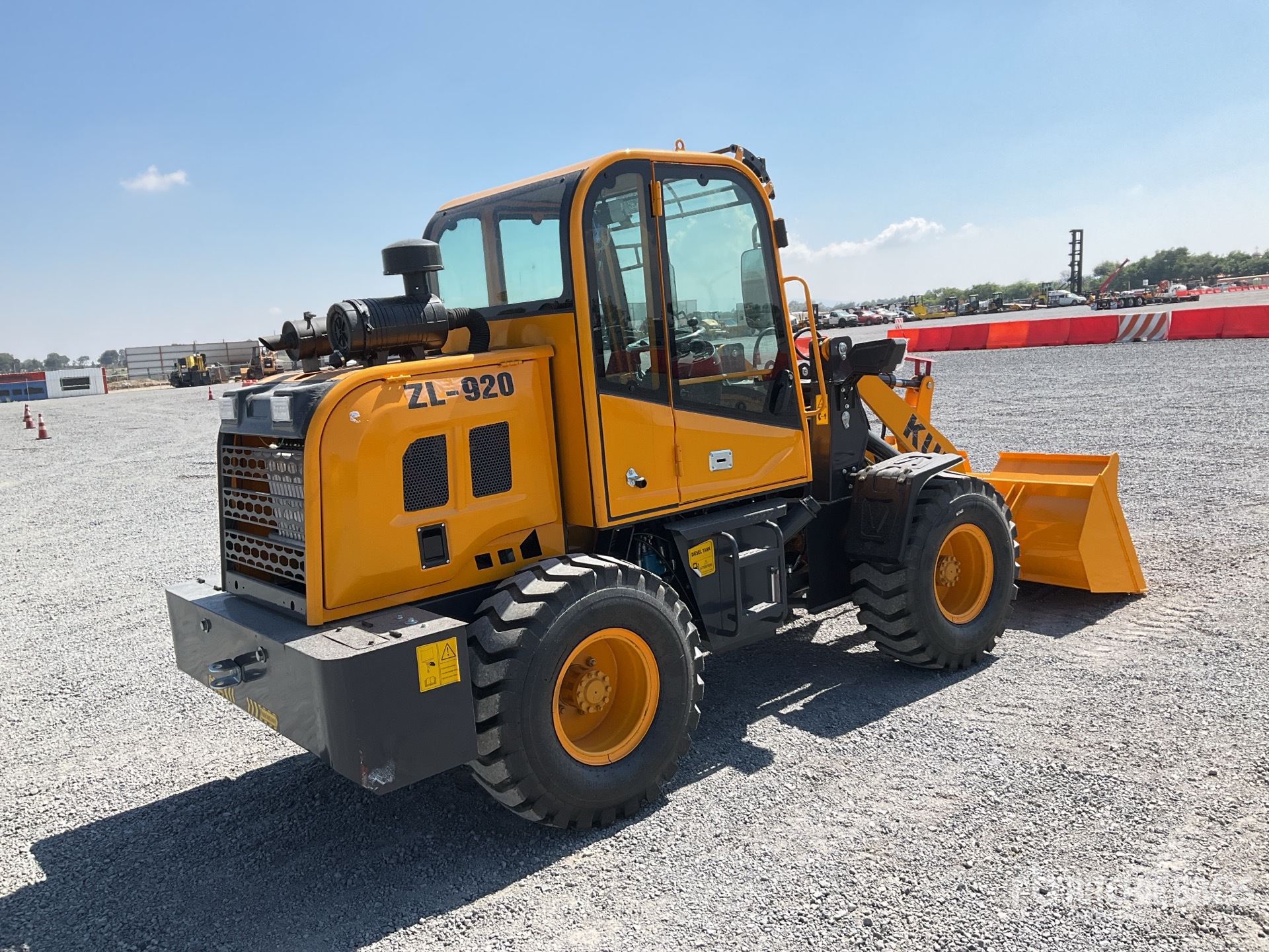 General Appearance with Foto, angolo anteriore sinistro