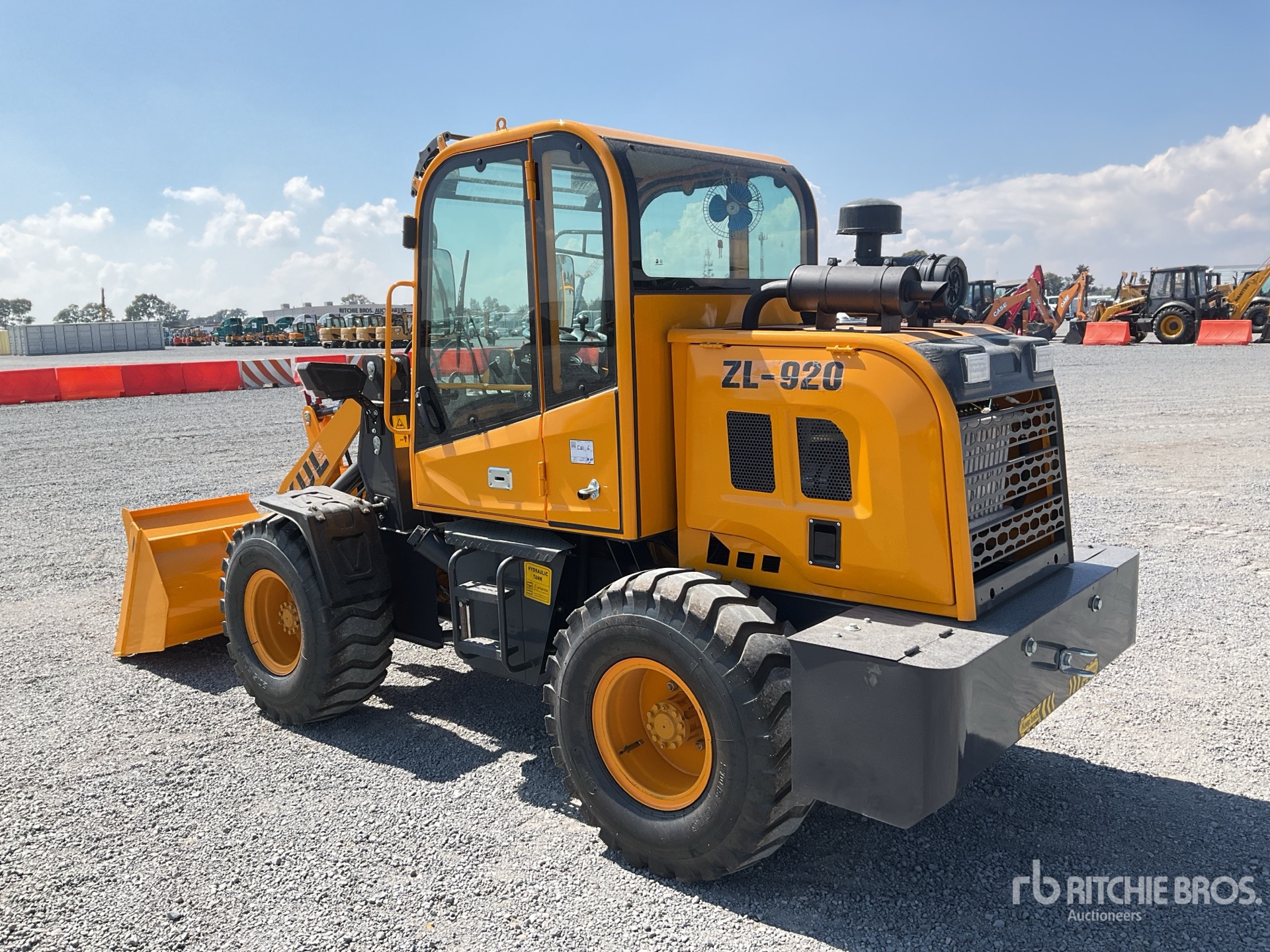 General Appearance with Foto, angolo posteriore sinistro