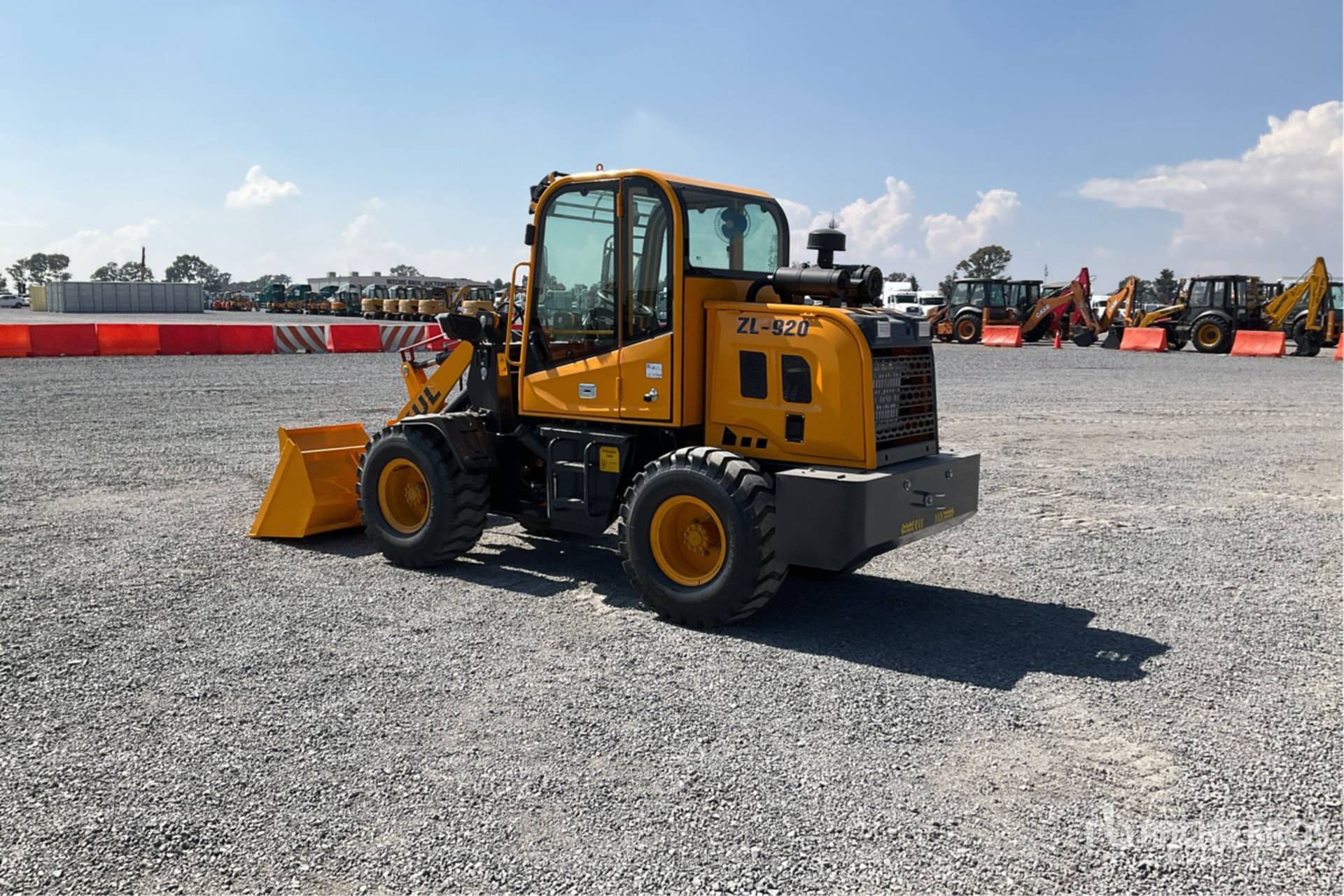 General Appearance with Foto, angolo posteriore sinistro