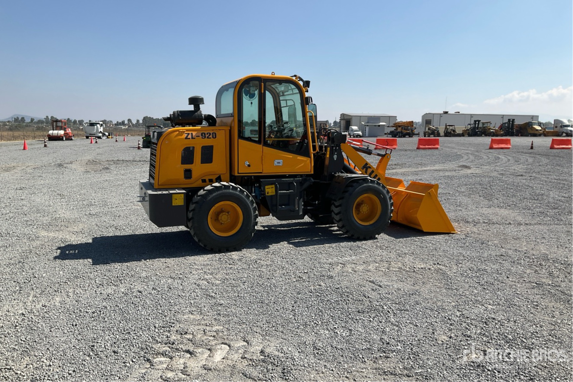 General Appearance with Foto, angolo anteriore sinistro