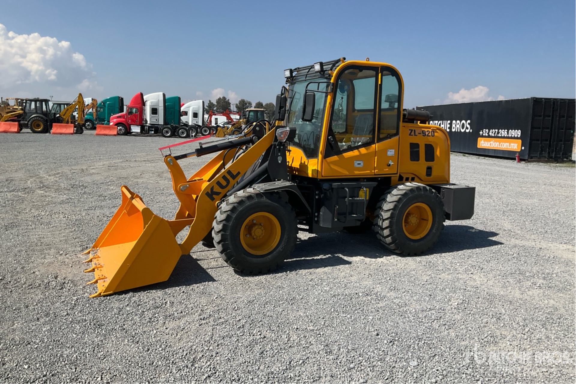 General Appearance with Foto, angolo anteriore sinistro