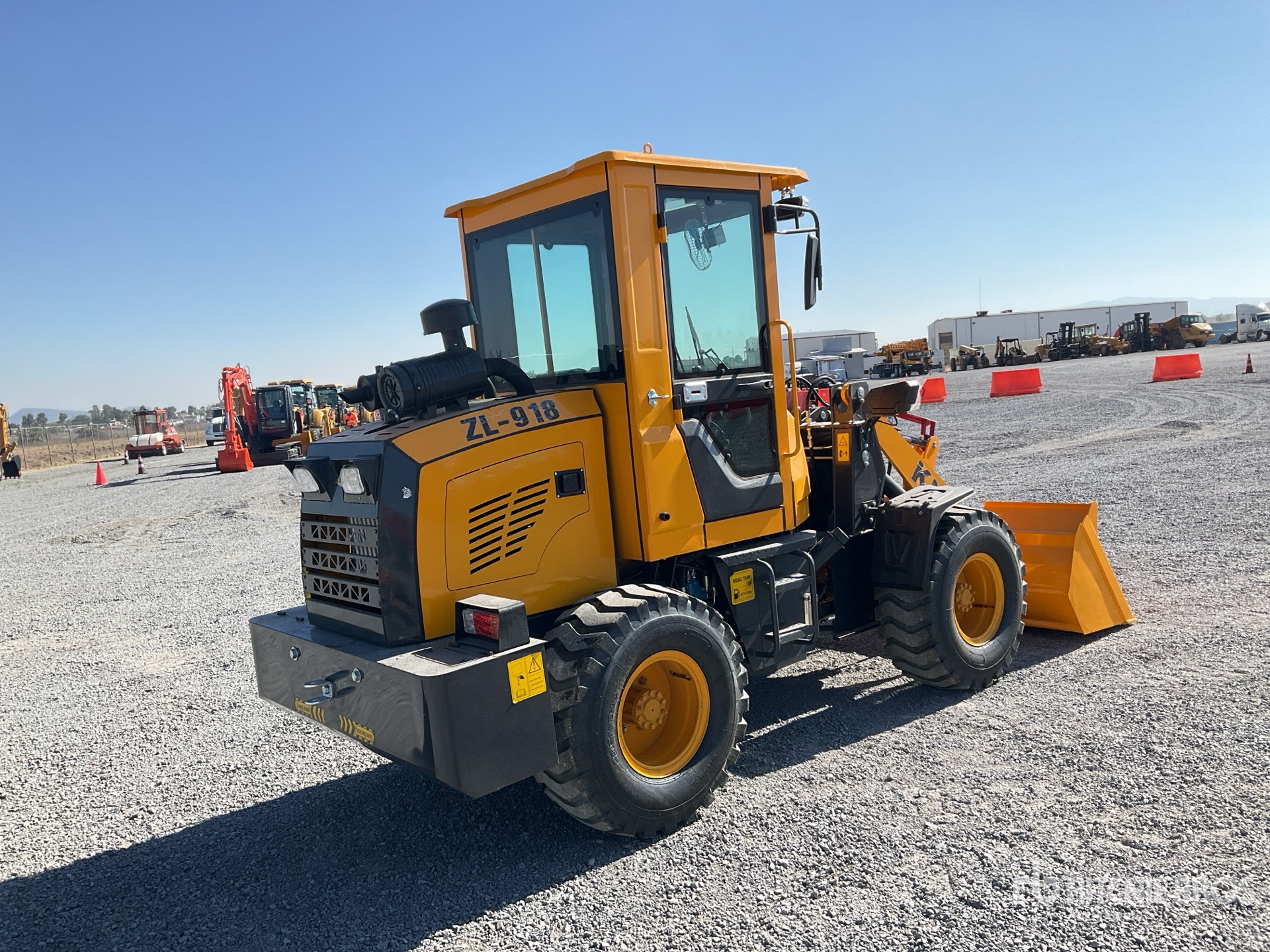 General Appearance with Foto, angolo anteriore sinistro