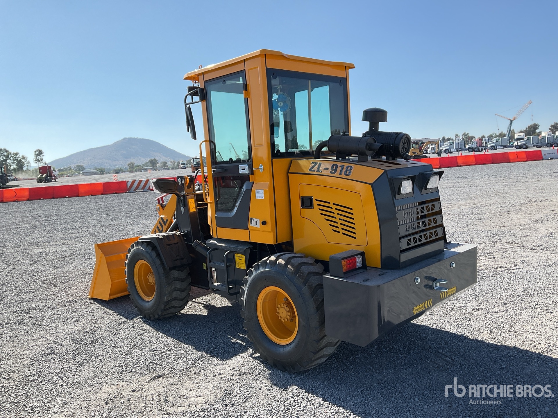 General Appearance with Foto, angolo posteriore sinistro