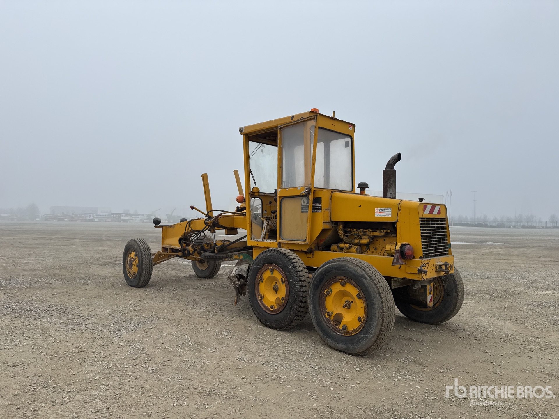 General Appearance with Foto, angolo posteriore sinistro