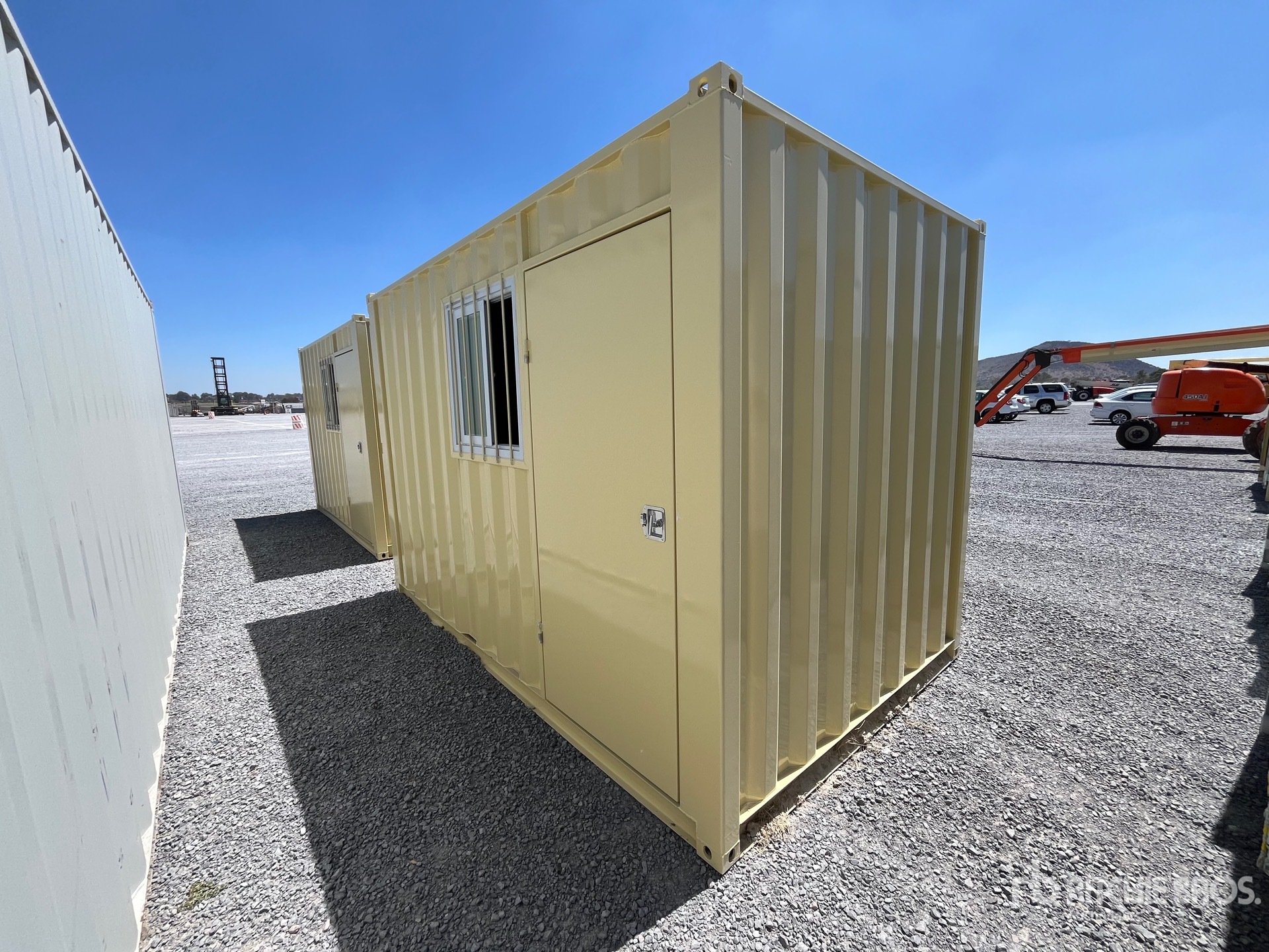 General Appearance with Foto, angolo posteriore sinistro