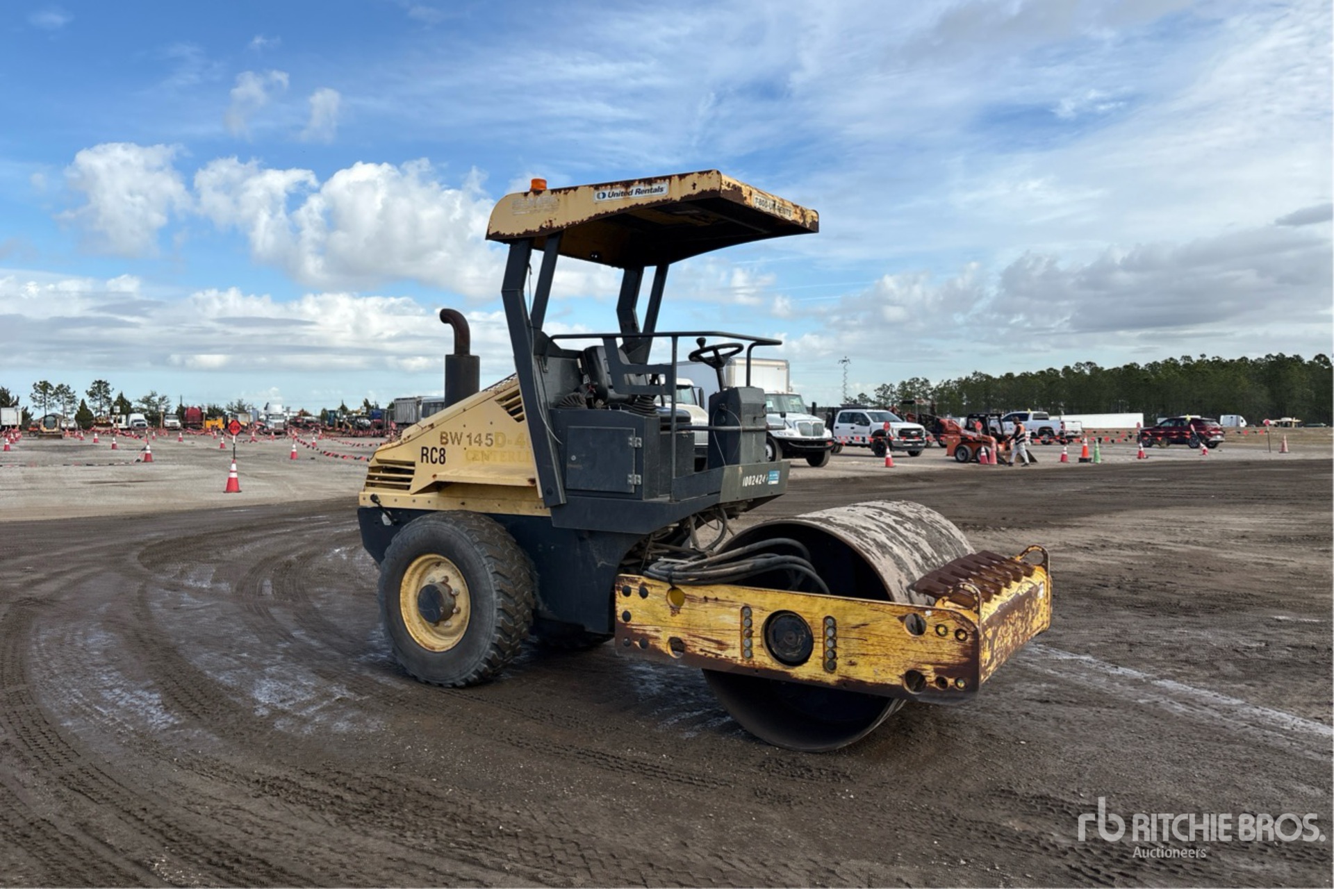 Aspect général with Image, coin avant droit