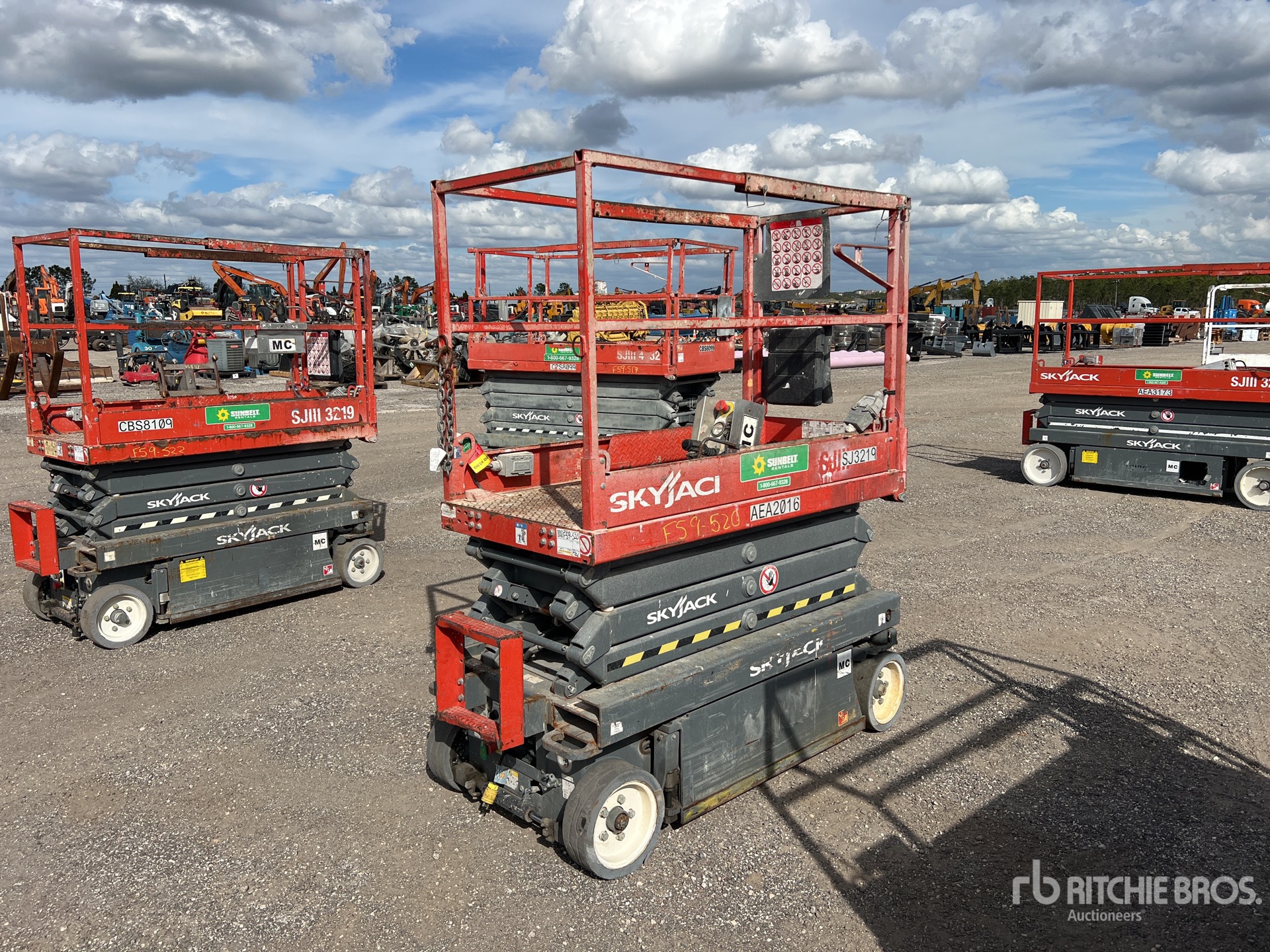 General Appearance with Picture, Left Front Corner