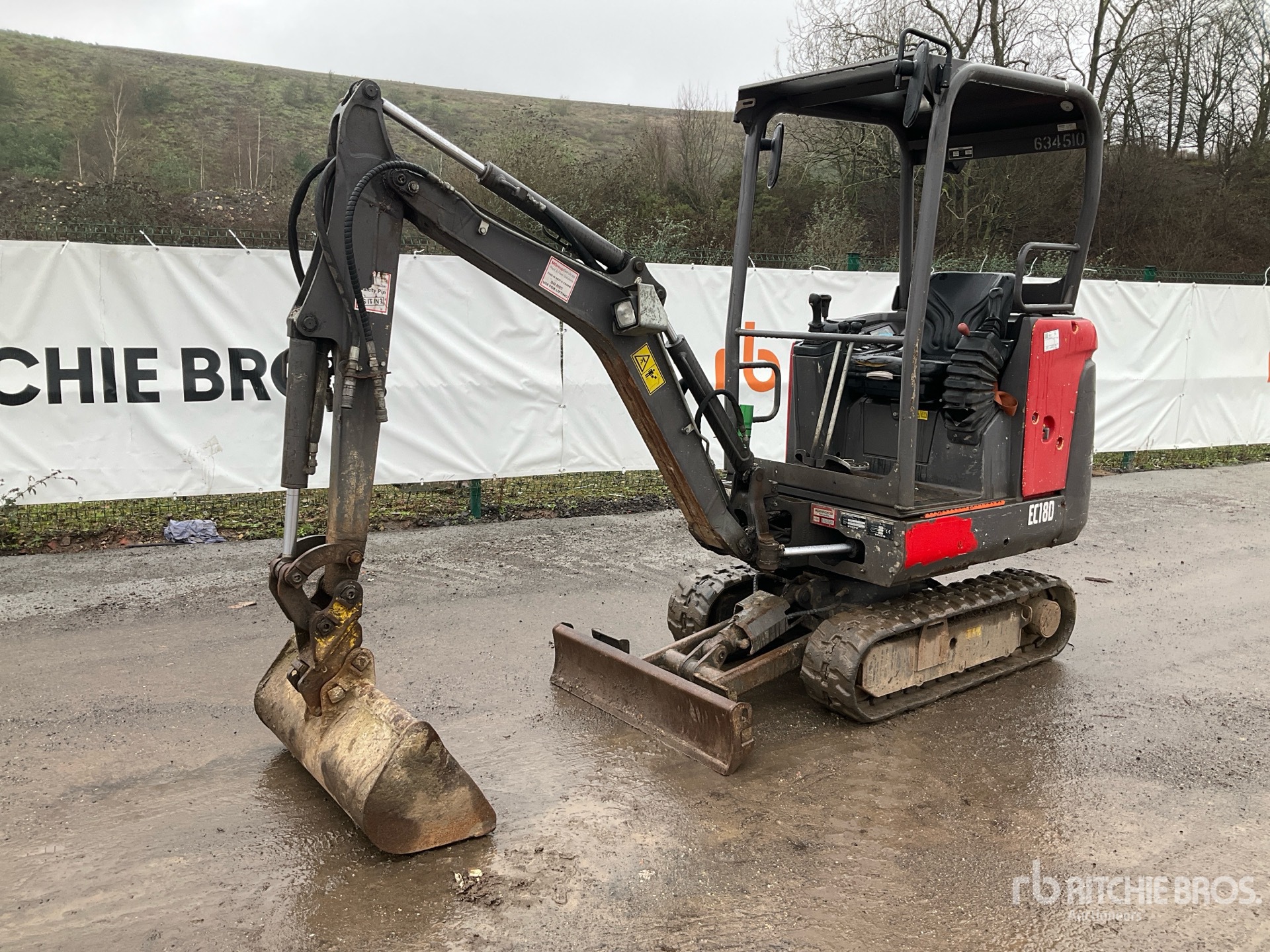 General Appearance with Picture, Left Front Corner