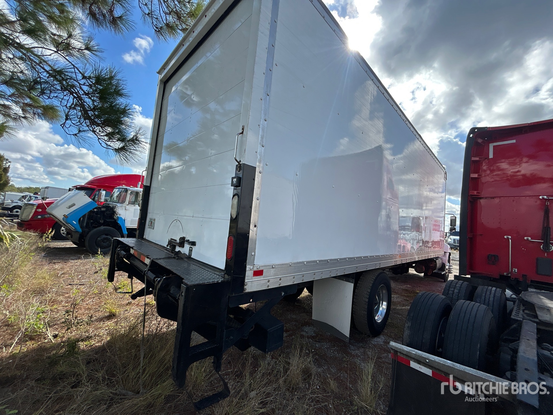 General Appearance with Imagen: esquina trasera derecha