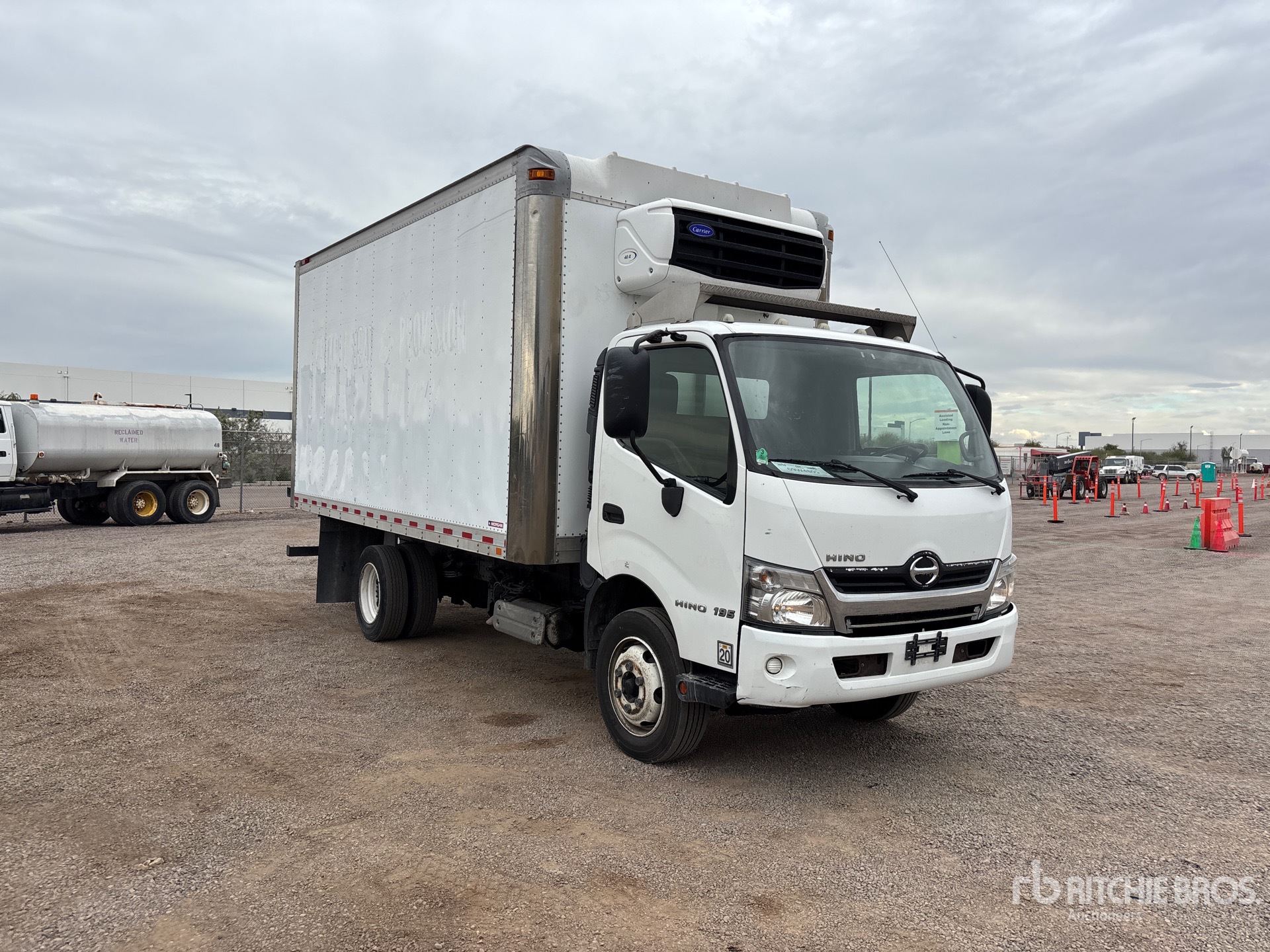 Aspect général with Image, coin avant droit