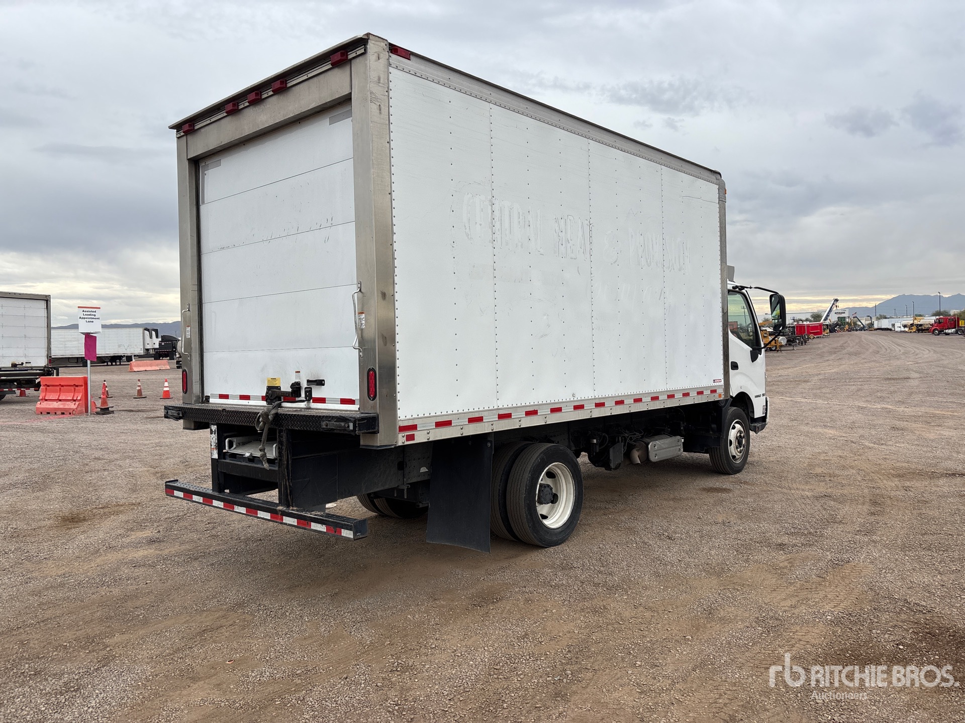 Aspect général with Image, coin arrière droit